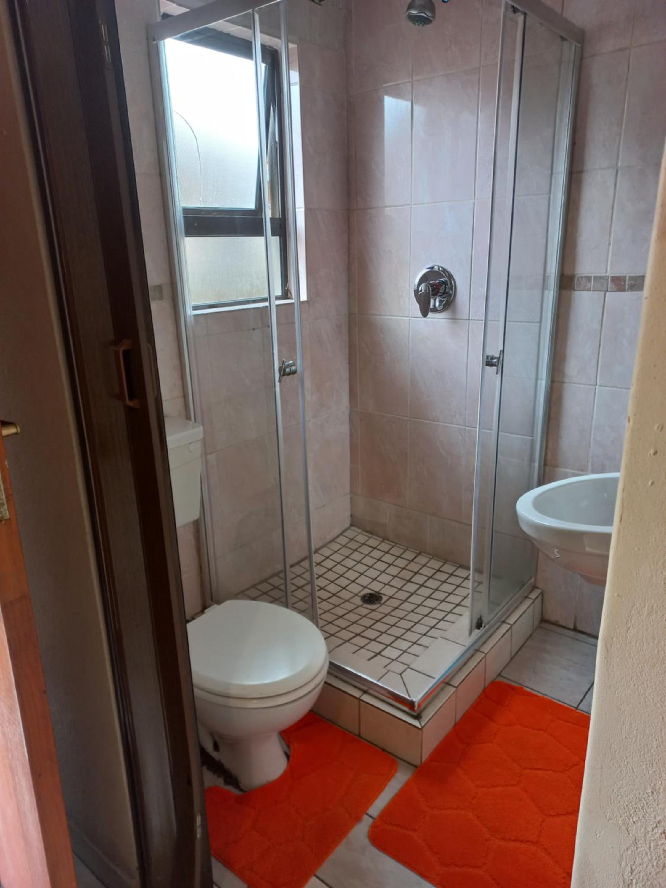 Standard Twin Room - Photo 2