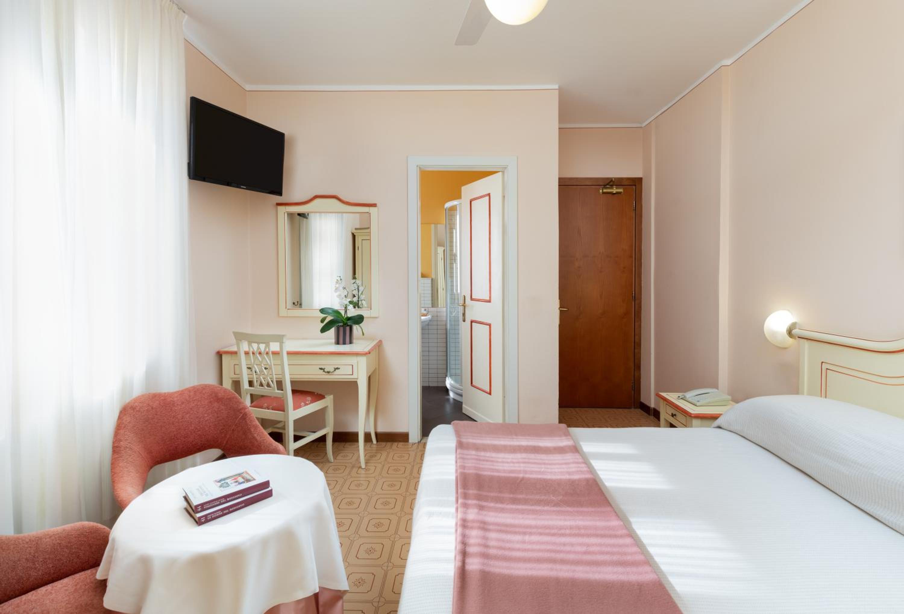 Classic Double Room - Photo 1