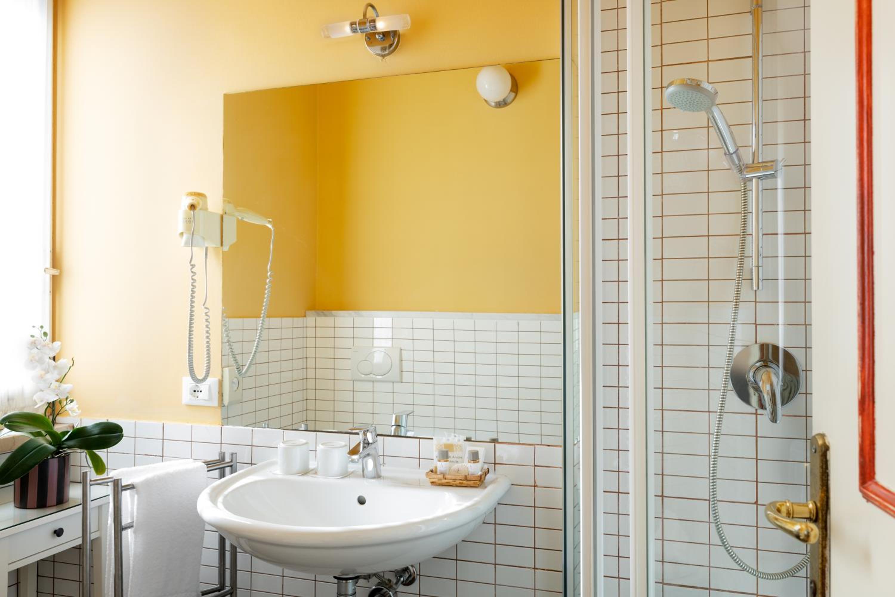 Classic Double Room - Photo 8