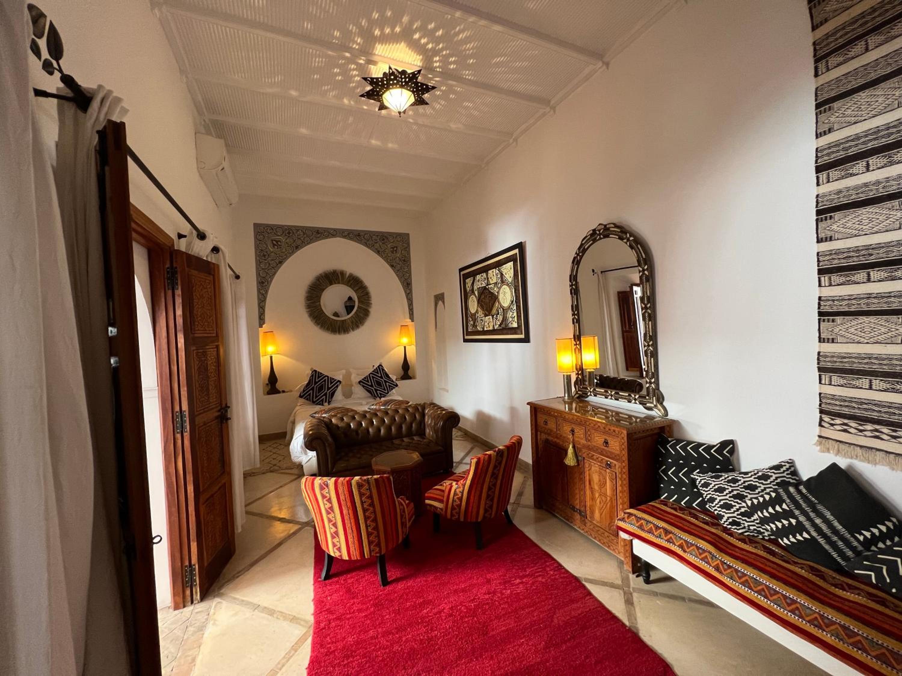 Queen Suite - Photo 1