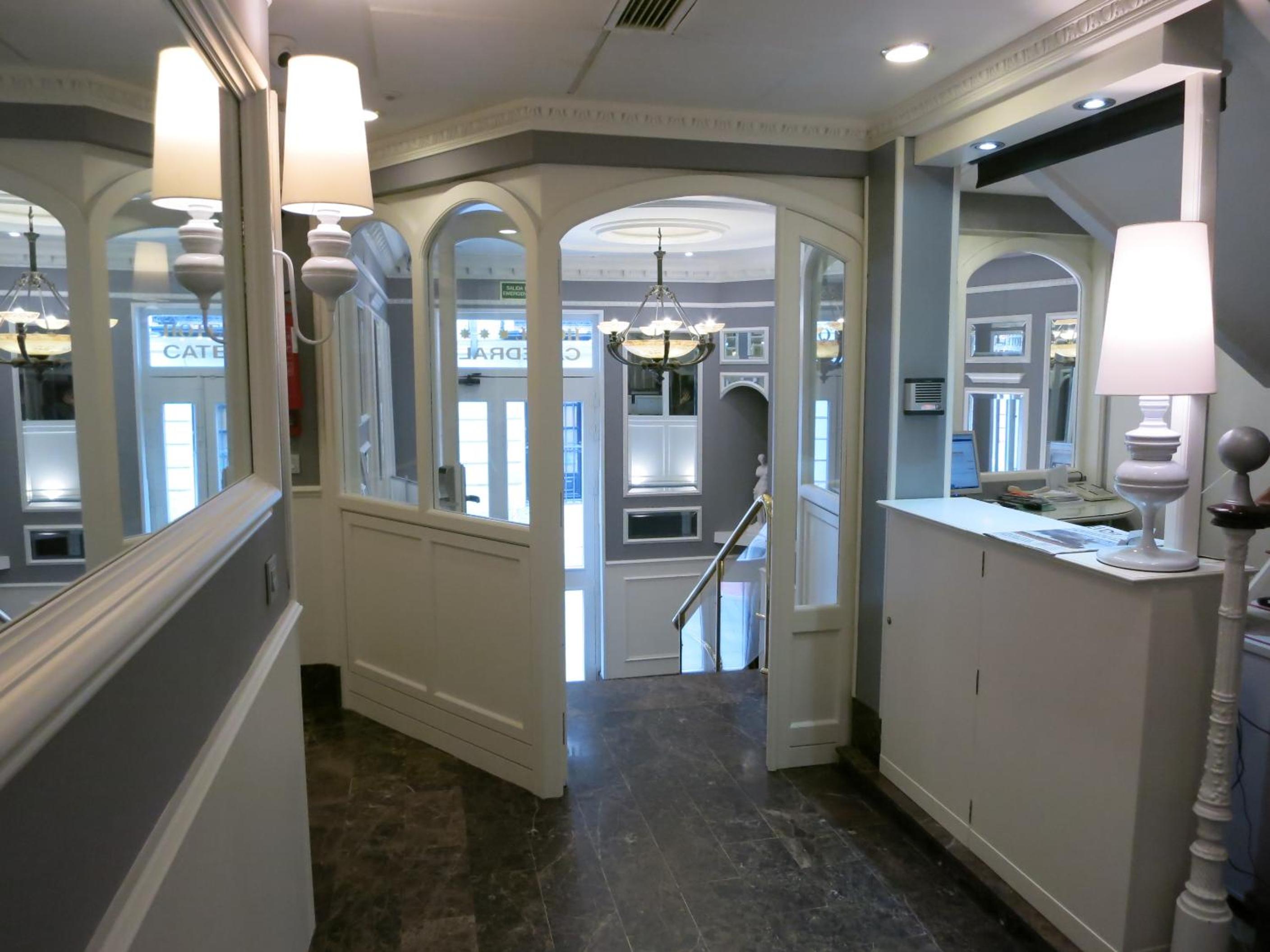 Double or Twin Room - Photo 2