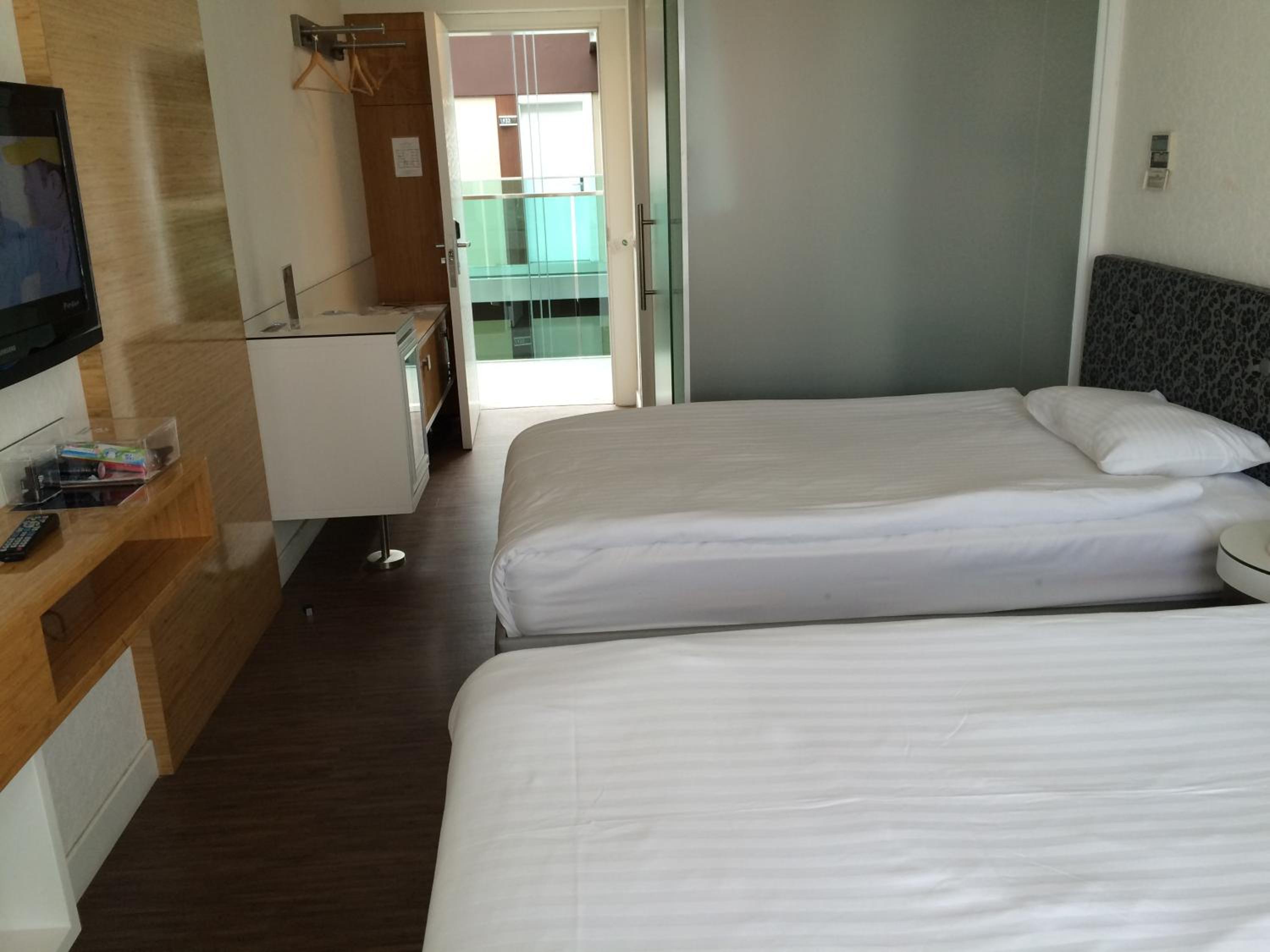 Standard Twin Room - Photo 6