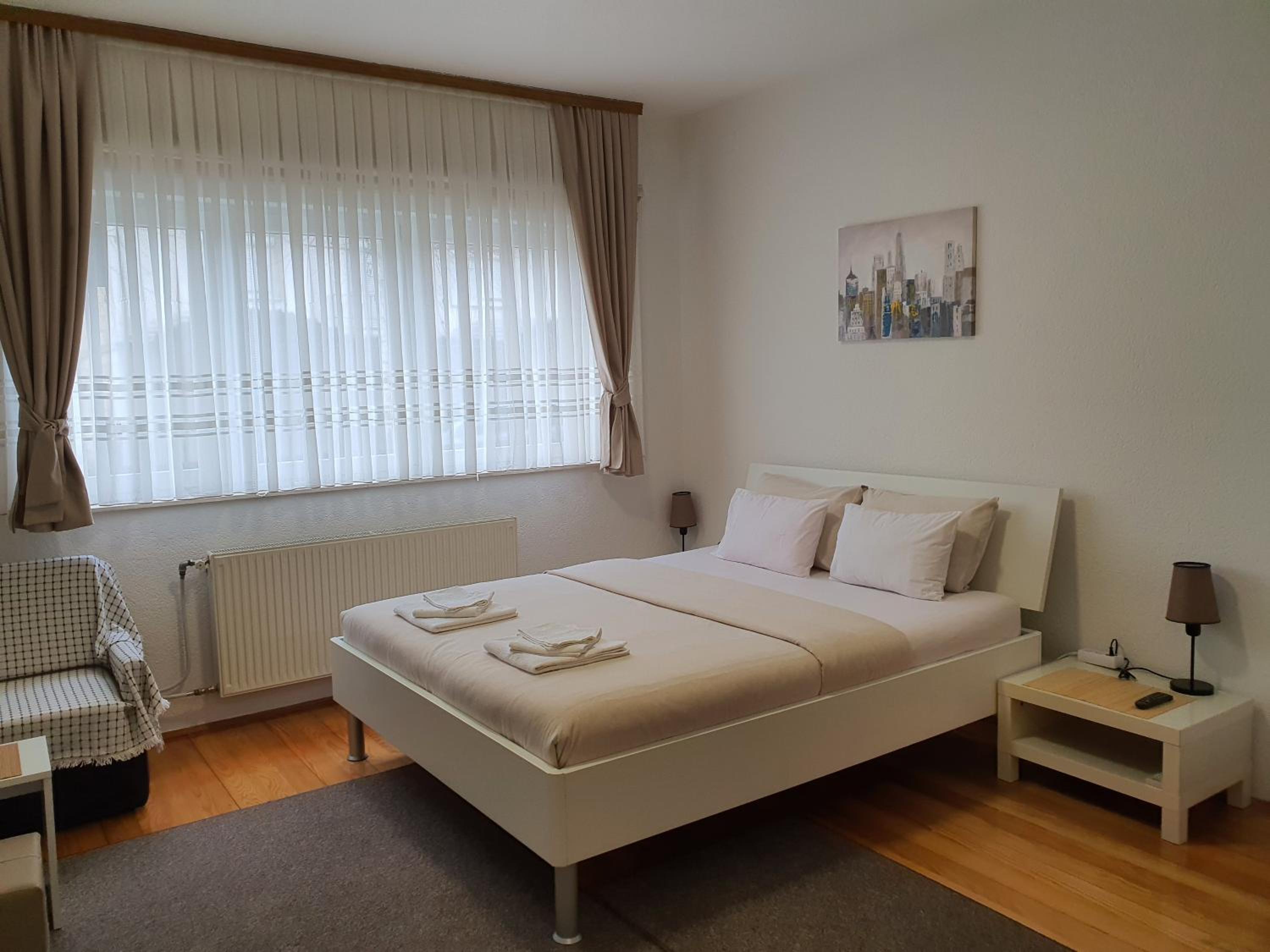 One-Bedroom Apartment photo 1