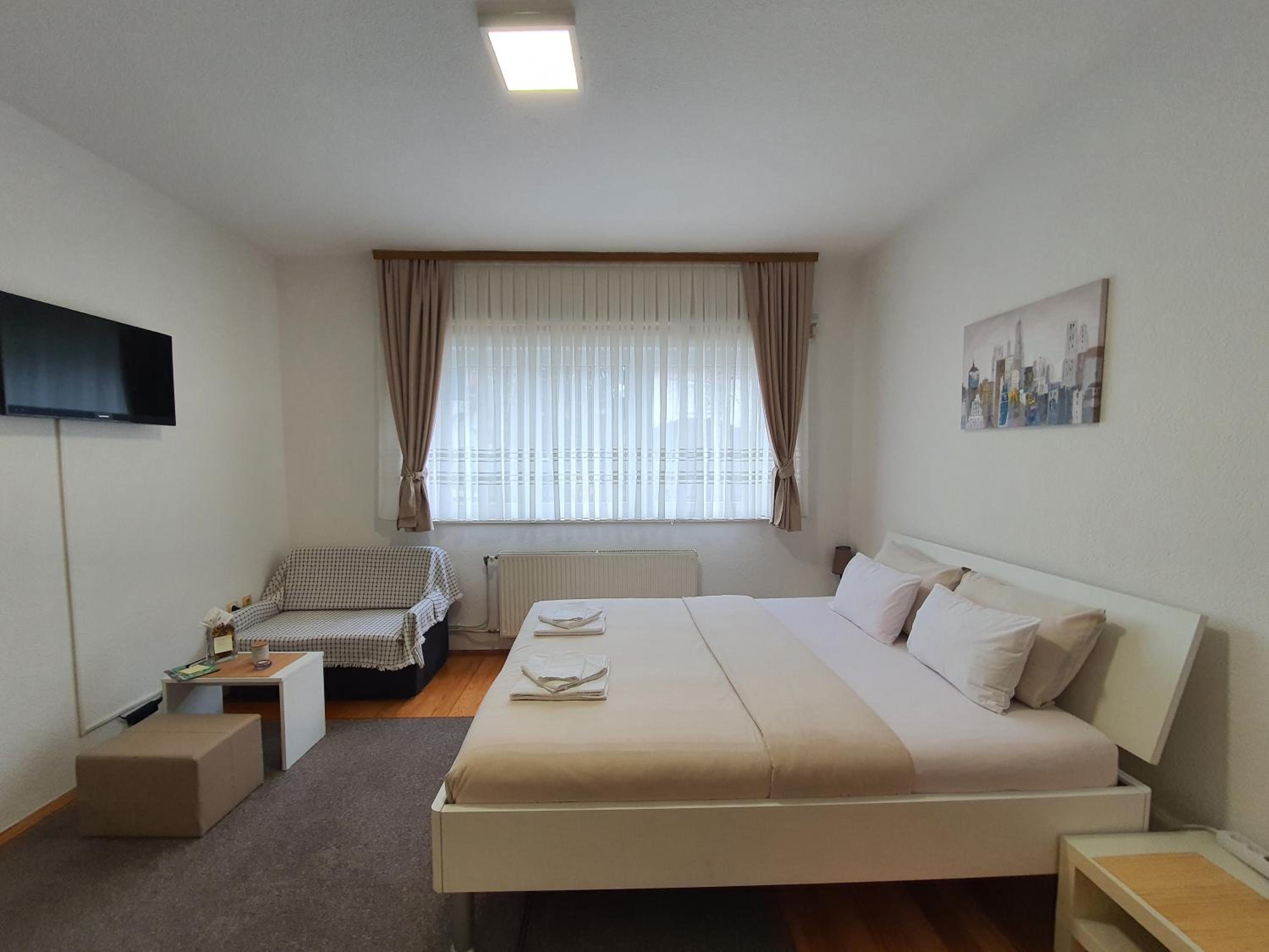 One-Bedroom Apartment photo 2