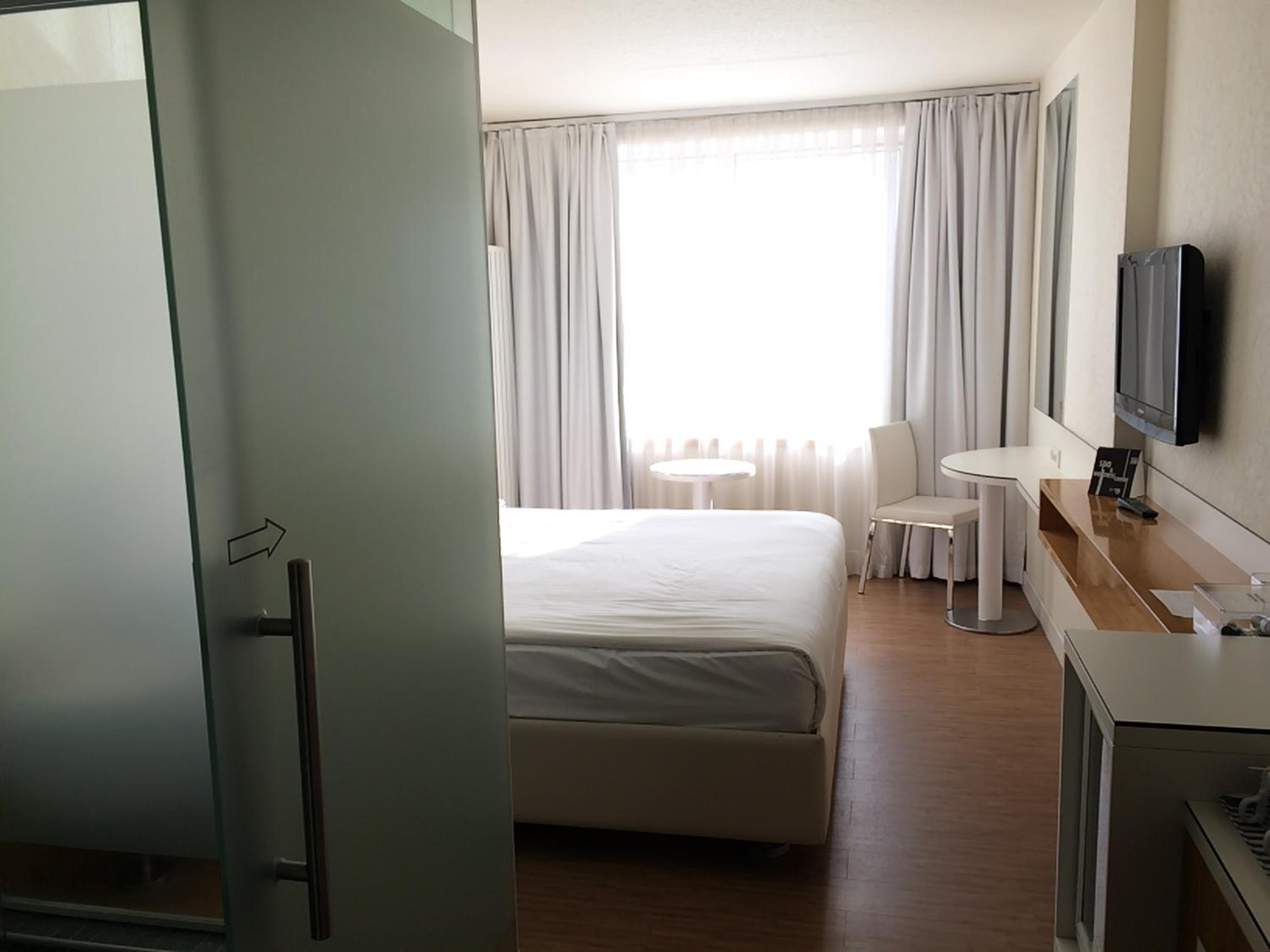 Standard Double Room - Photo 16