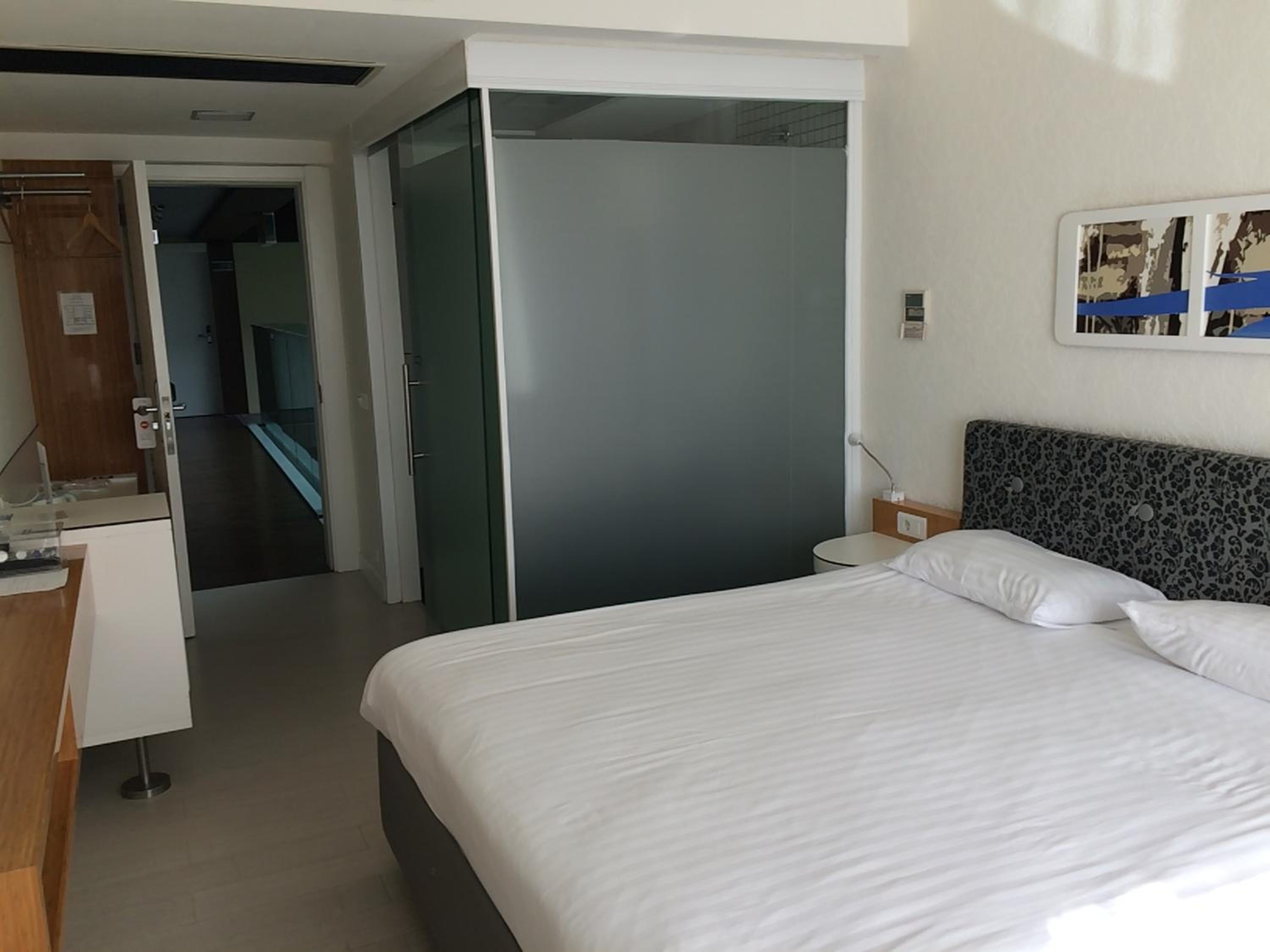 Standard Double Room - Photo 15