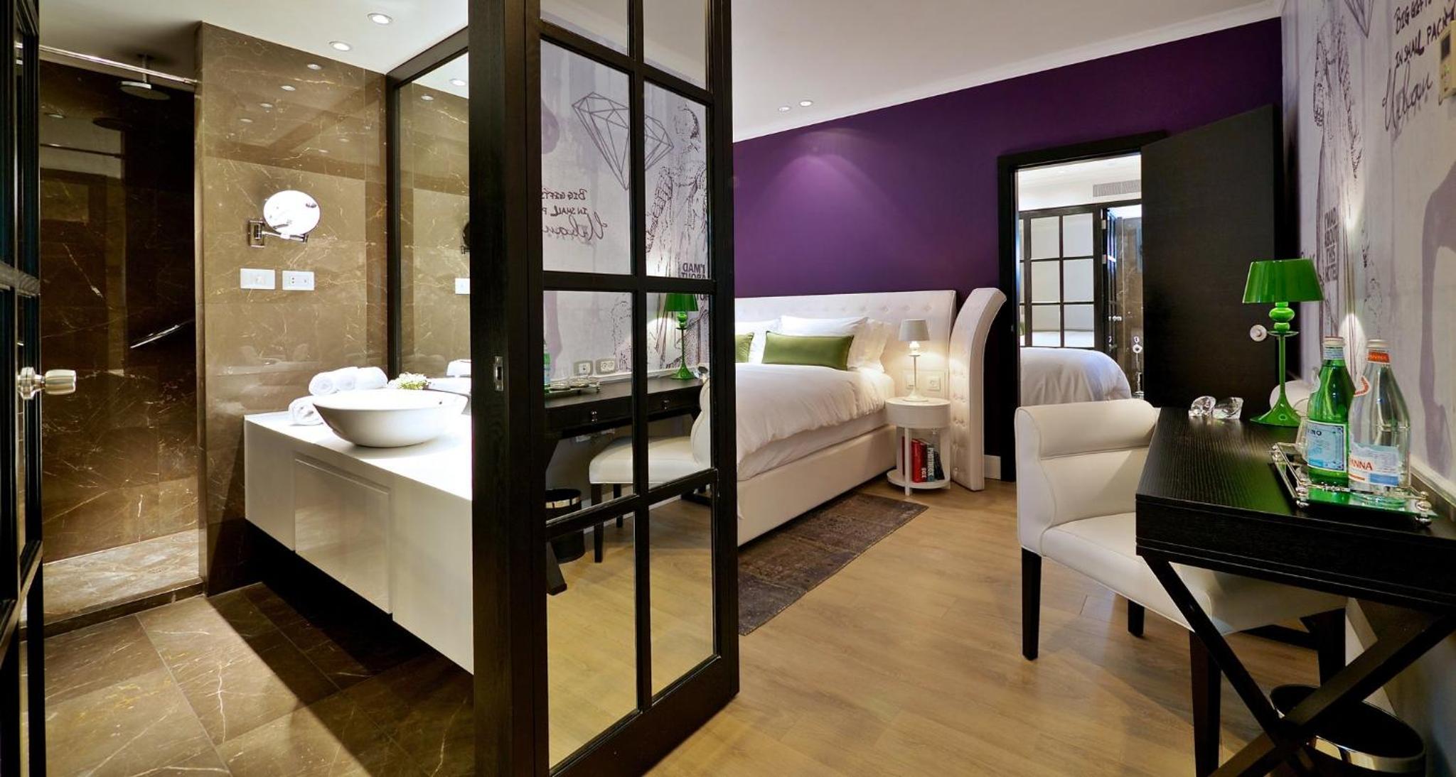 Standard Queen Room with City View