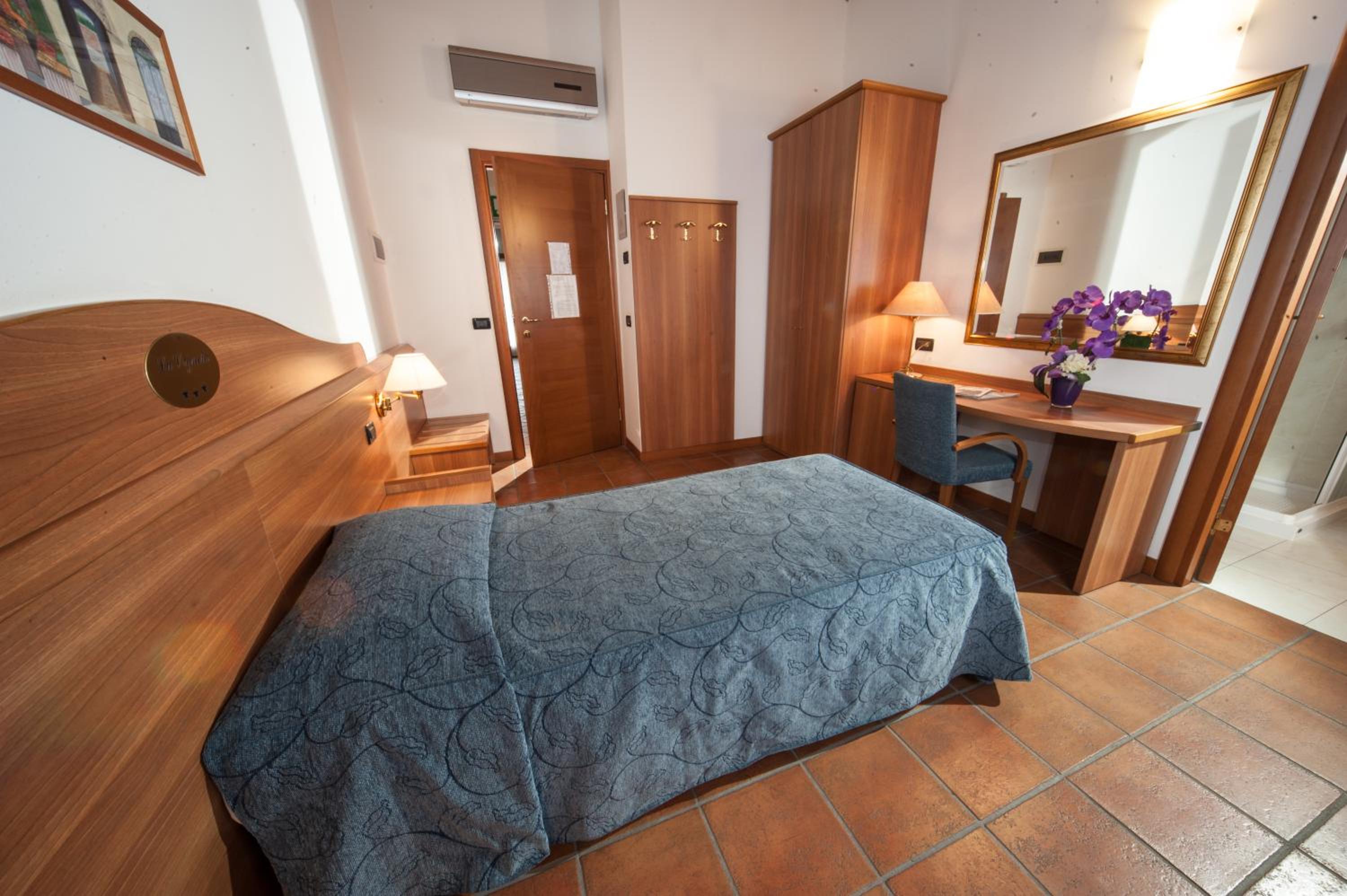 Single Room photo 1