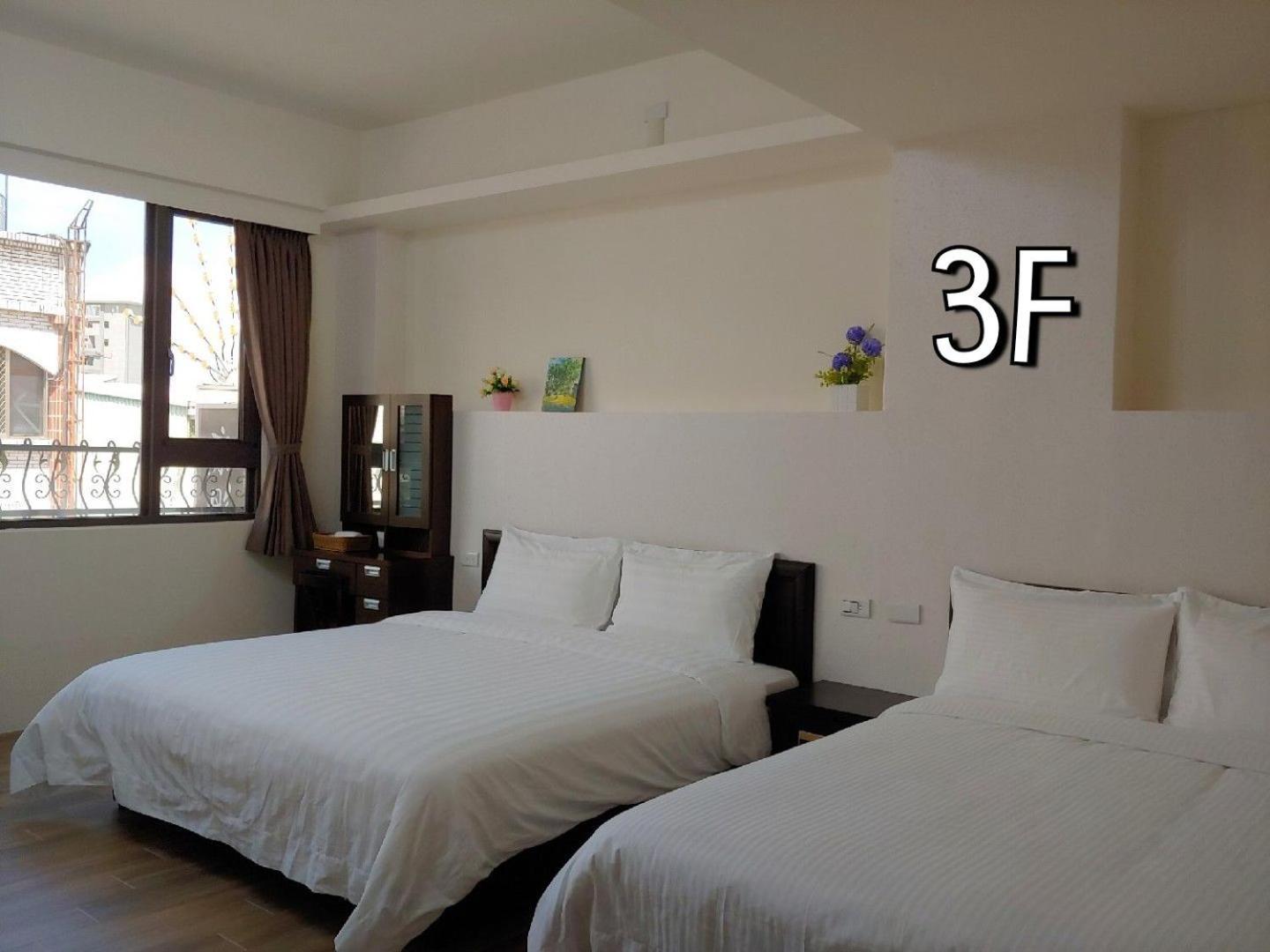 Quadruple Room with Private Bathroom photo 3
