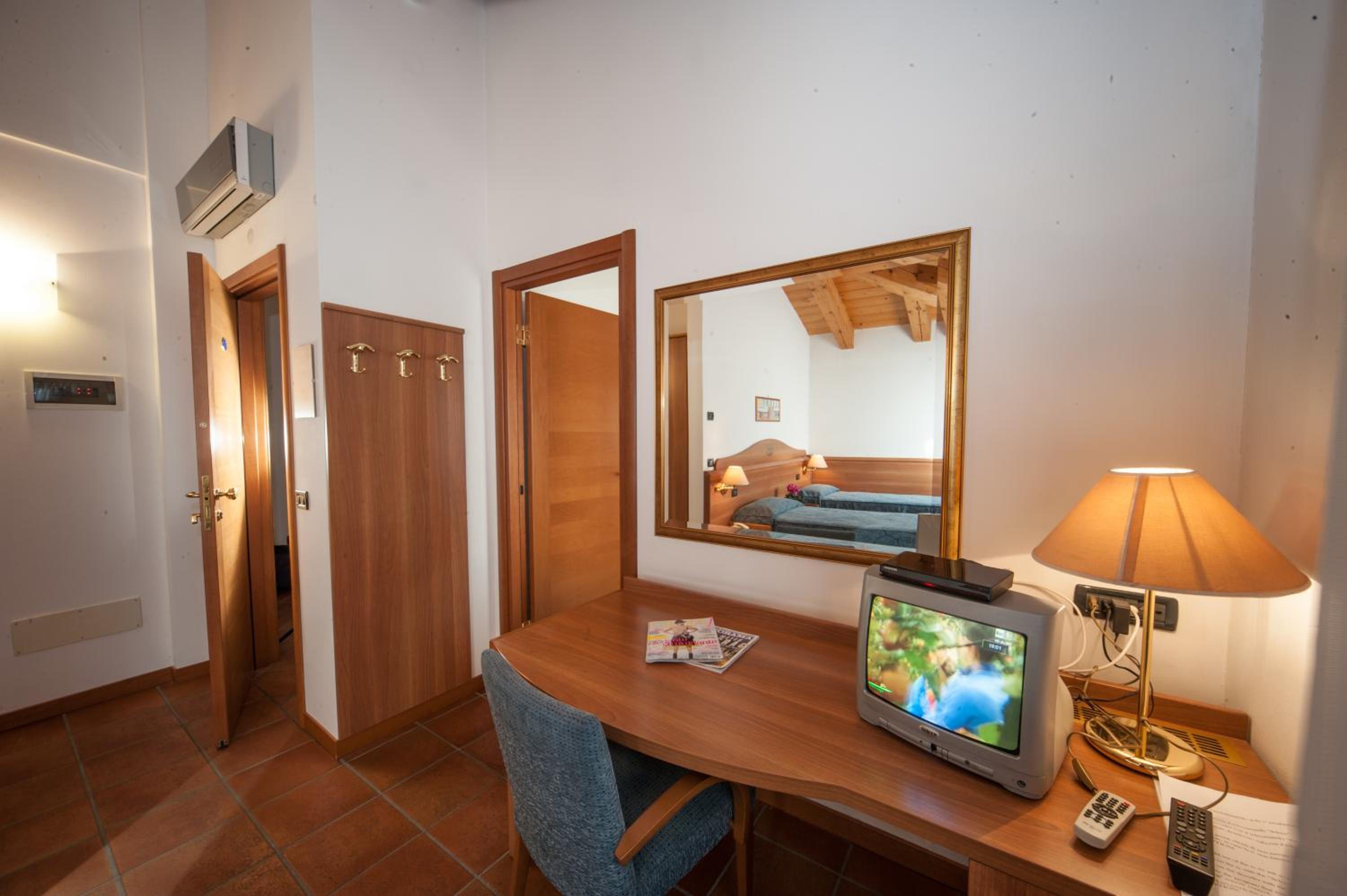 Double or Twin Room photo 2