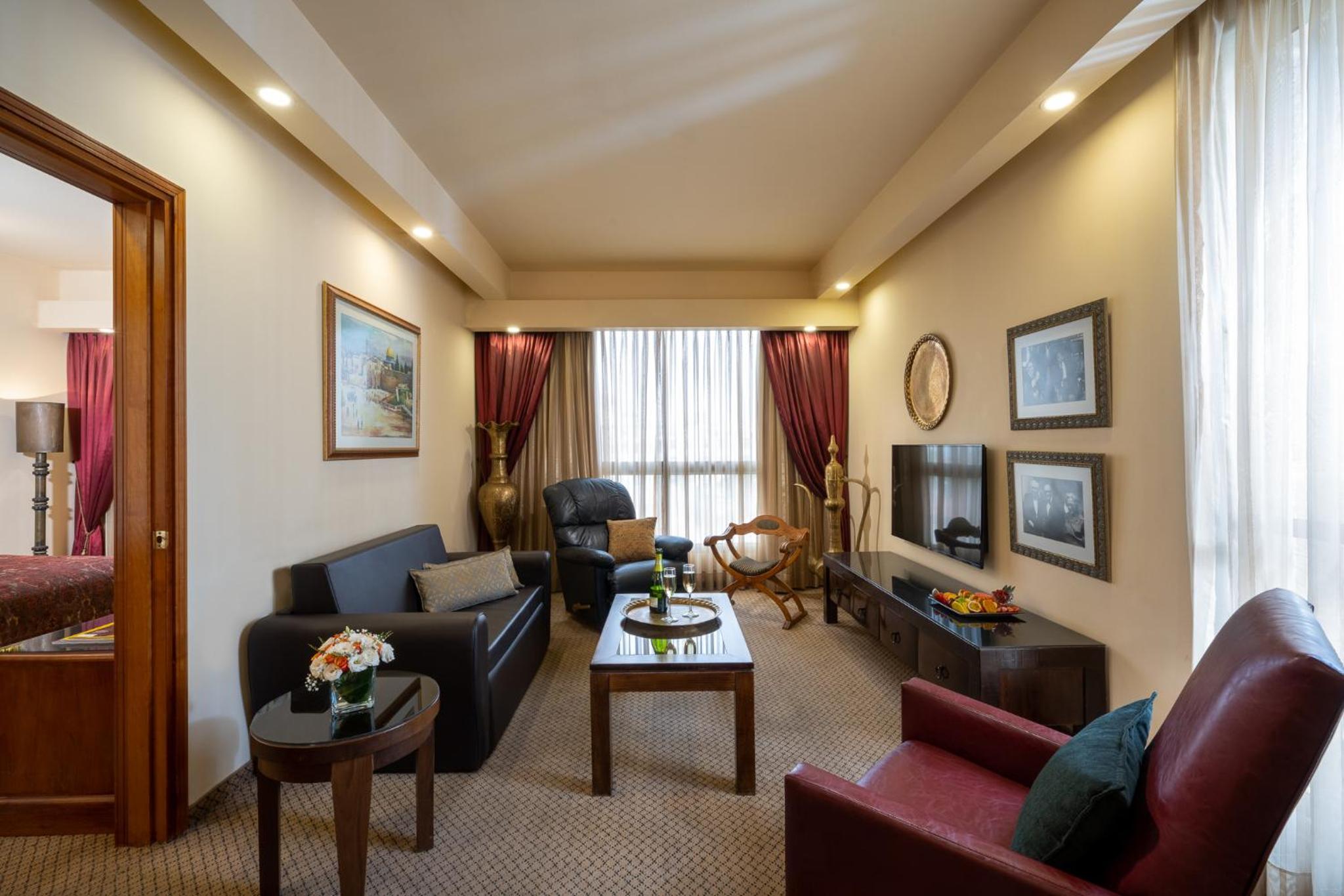 One-Bedroom Suite - Photo 10