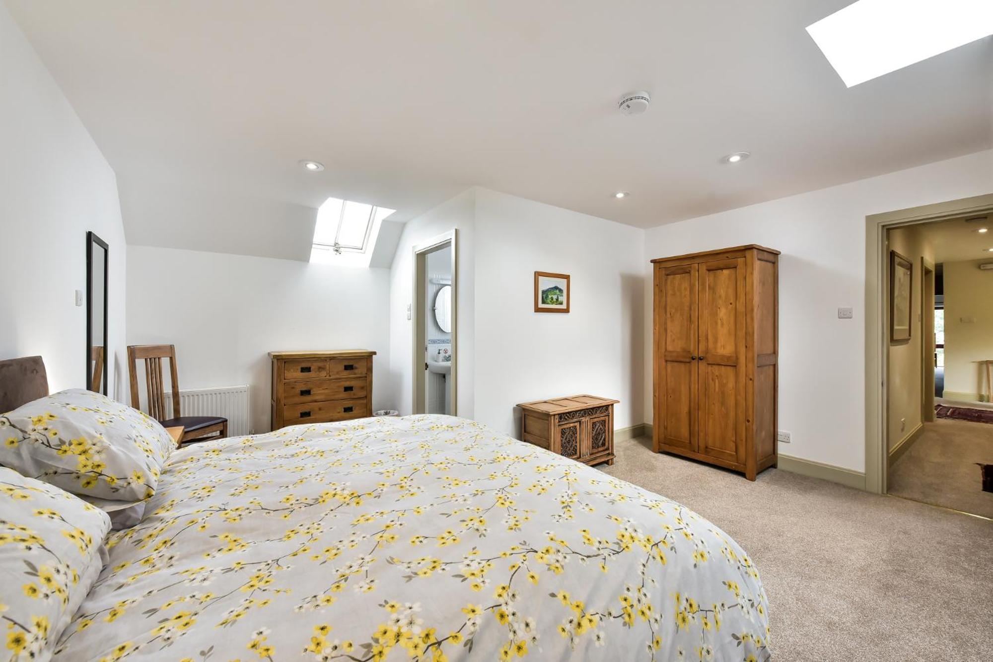Three-Bedroom House photo 3