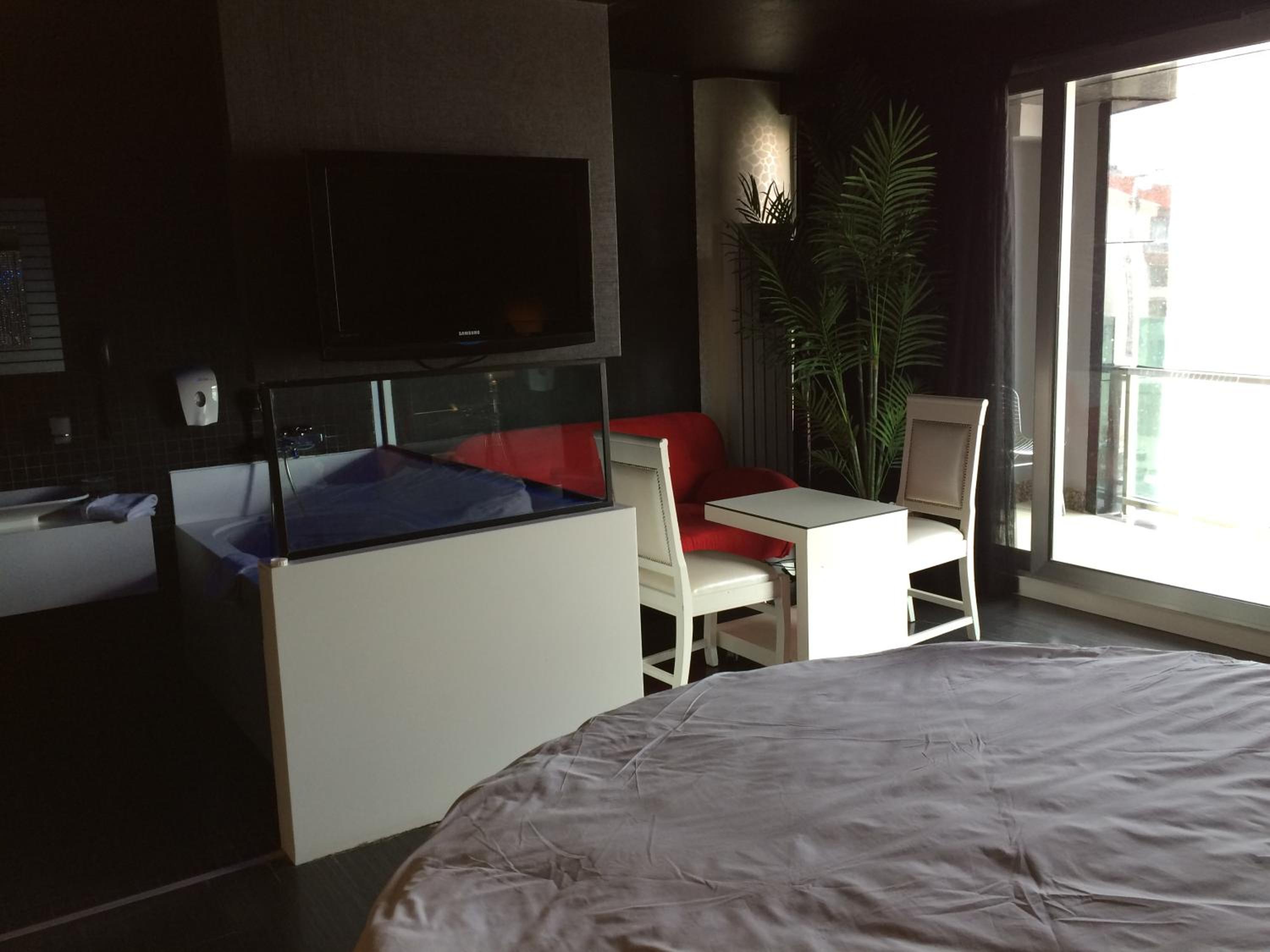 Premium Double Room - Photo 10