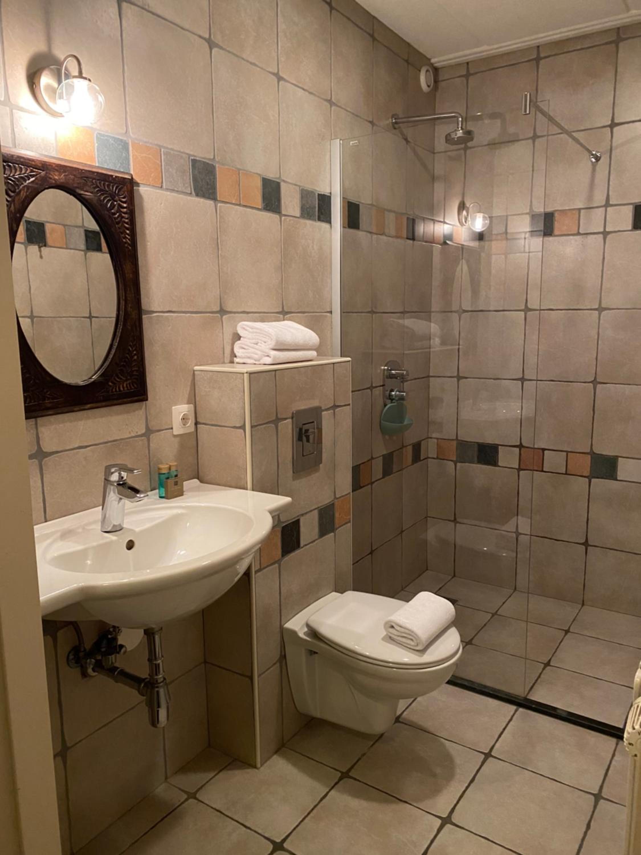 Standard Double Room - Photo 2
