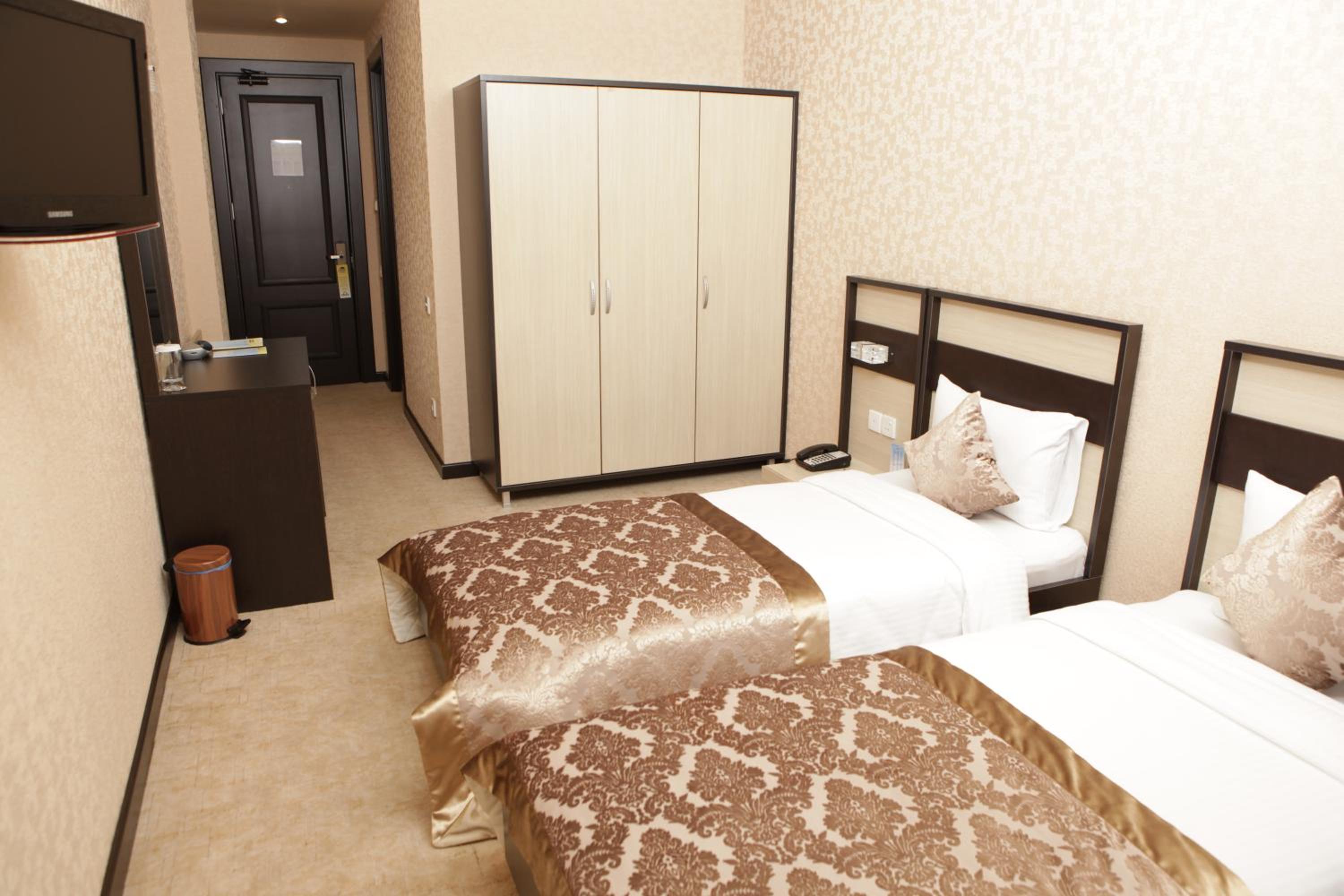 Twin Room - Non-Smoking - Photo 1
