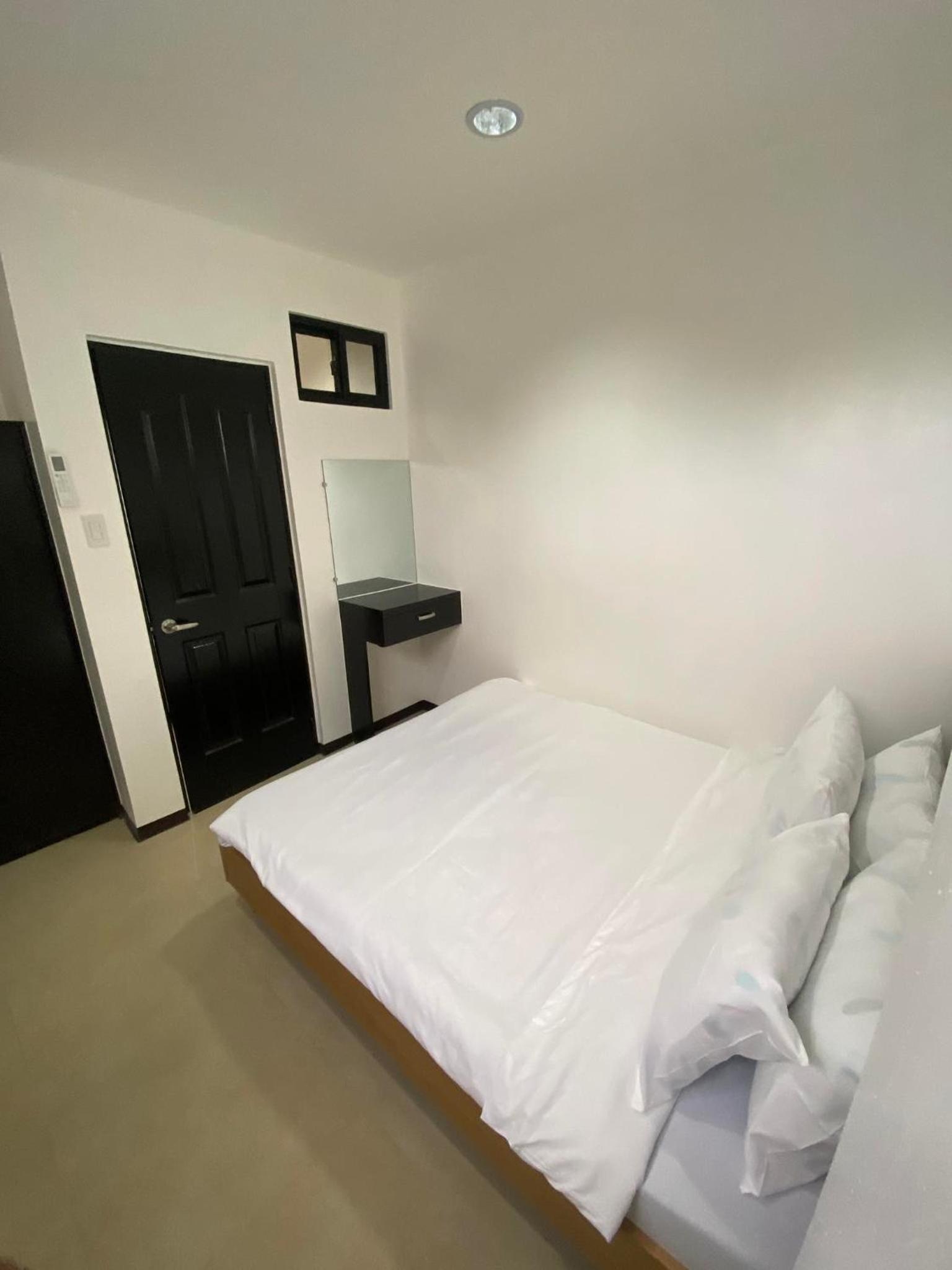 Deluxe Queen Room - Photo 6