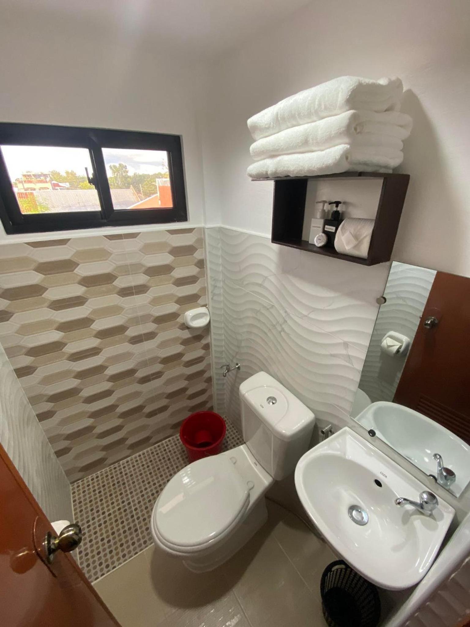 Budget Twin Room - Photo 8