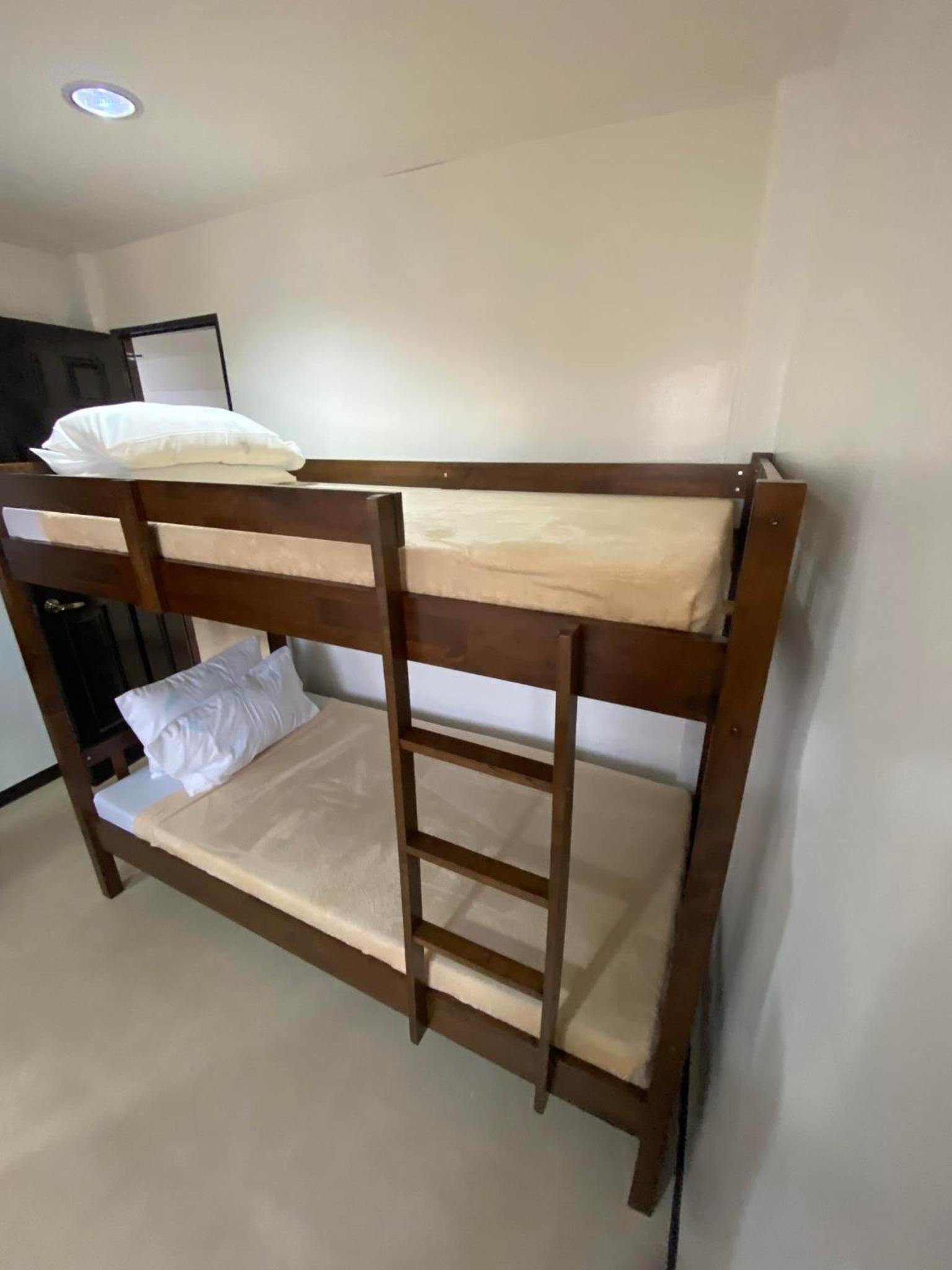 Budget Twin Room - Photo 4