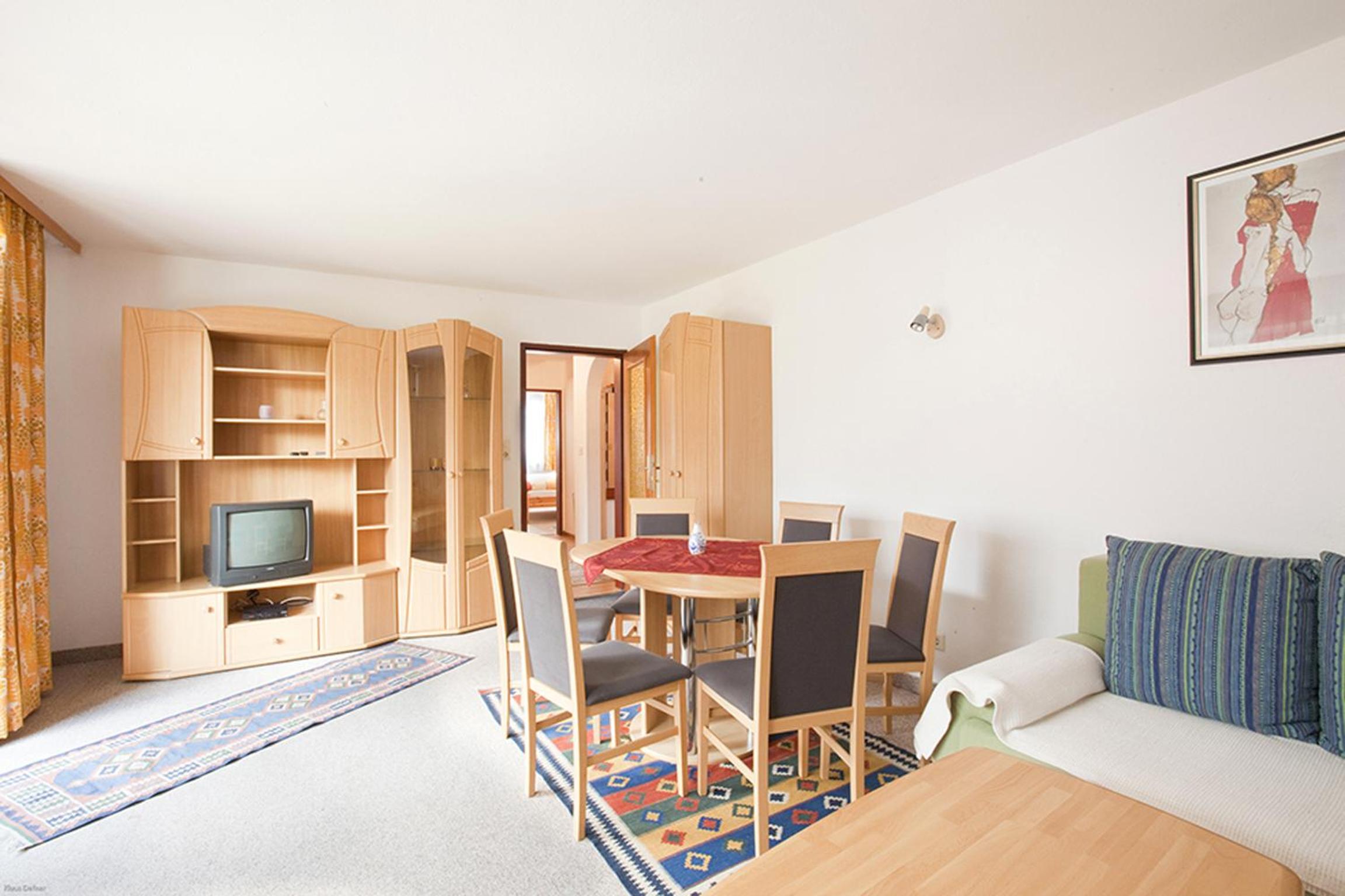 Comfort Two-Bedroom Apartment with Balcony photo 3