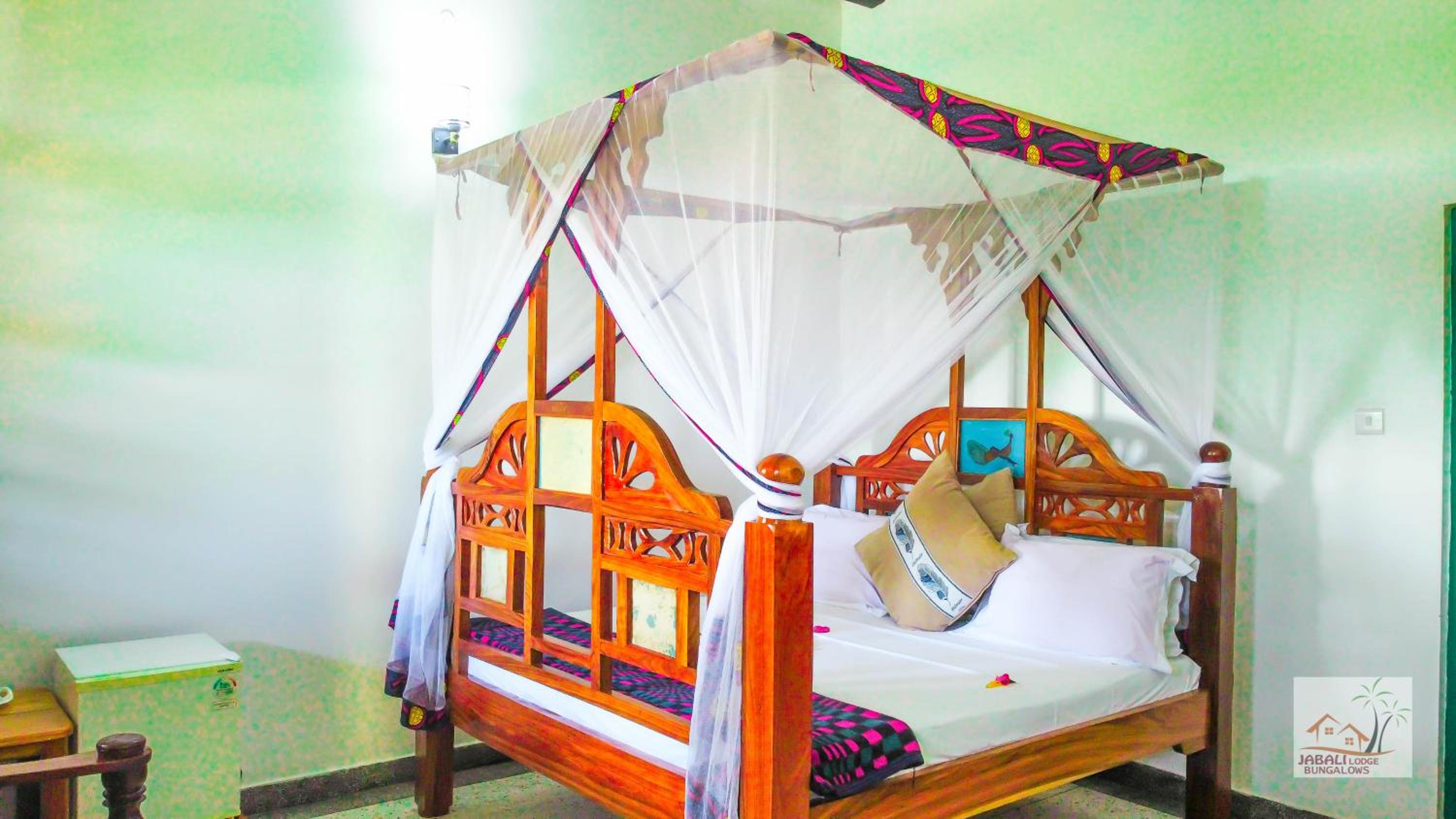 Double Room with Pool View - Photo 11