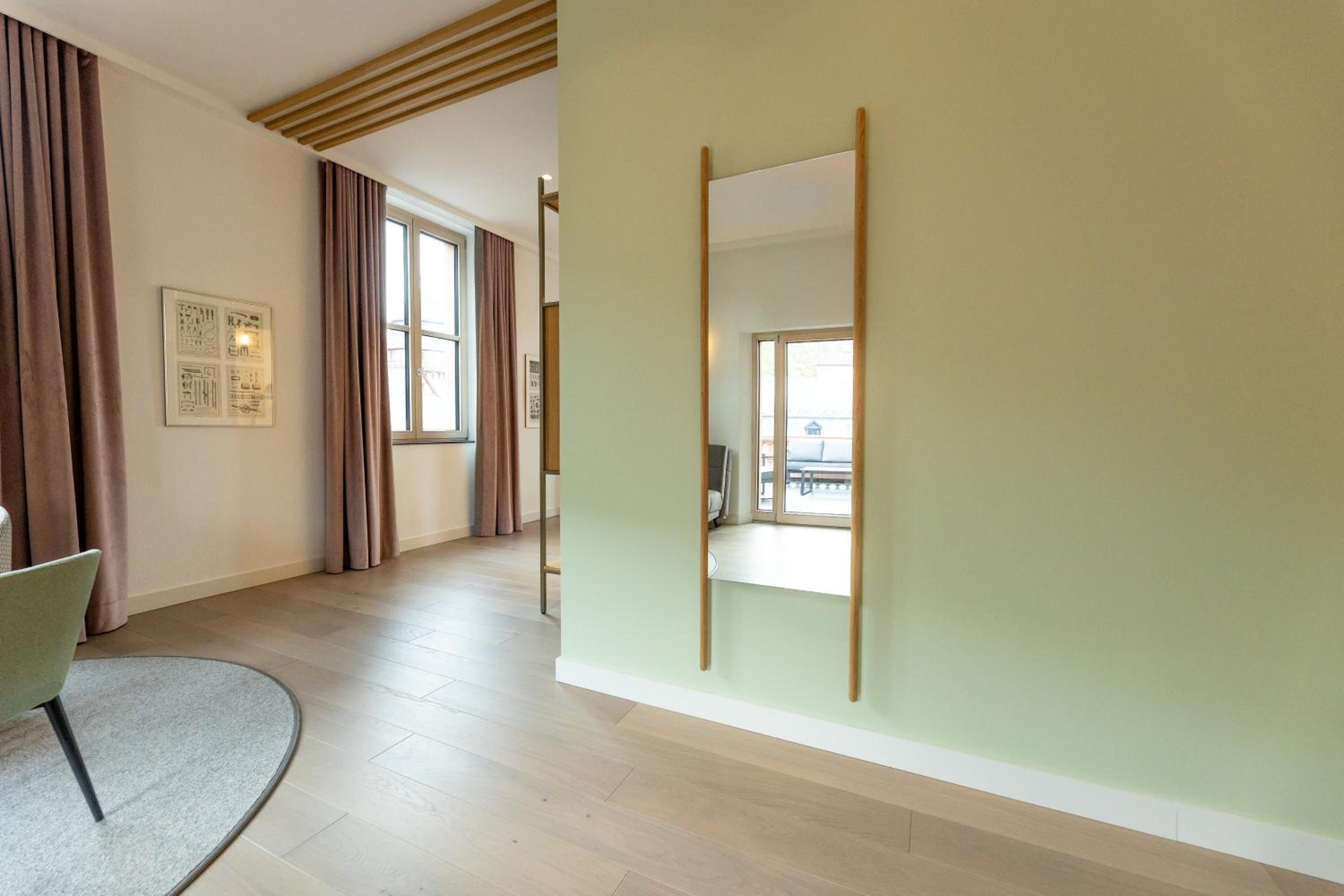 Suite - Photo 2