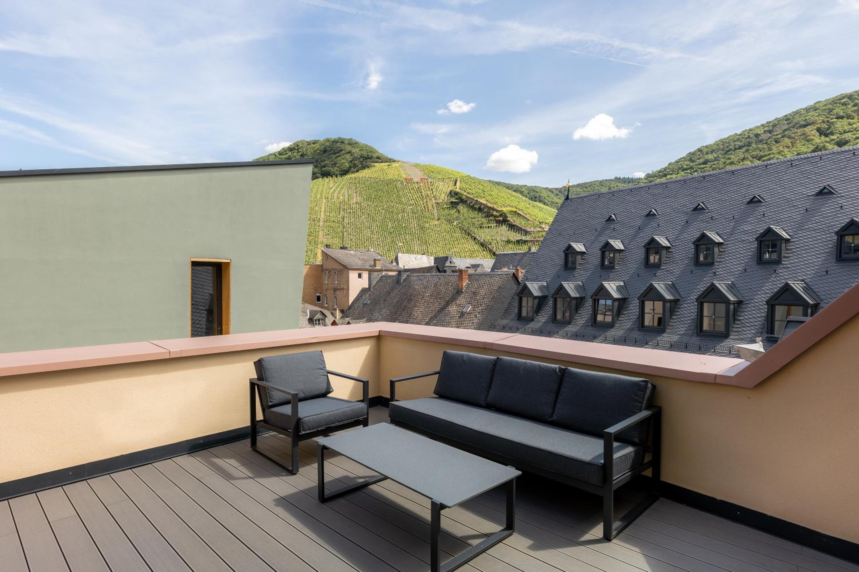 Suite - Photo 14