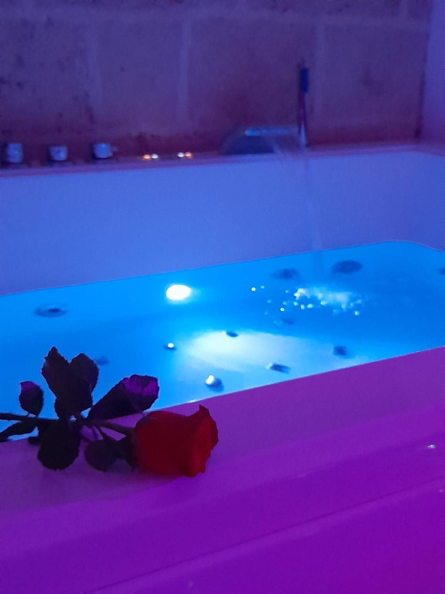 Deluxe Double Room with Bath - Photo 42