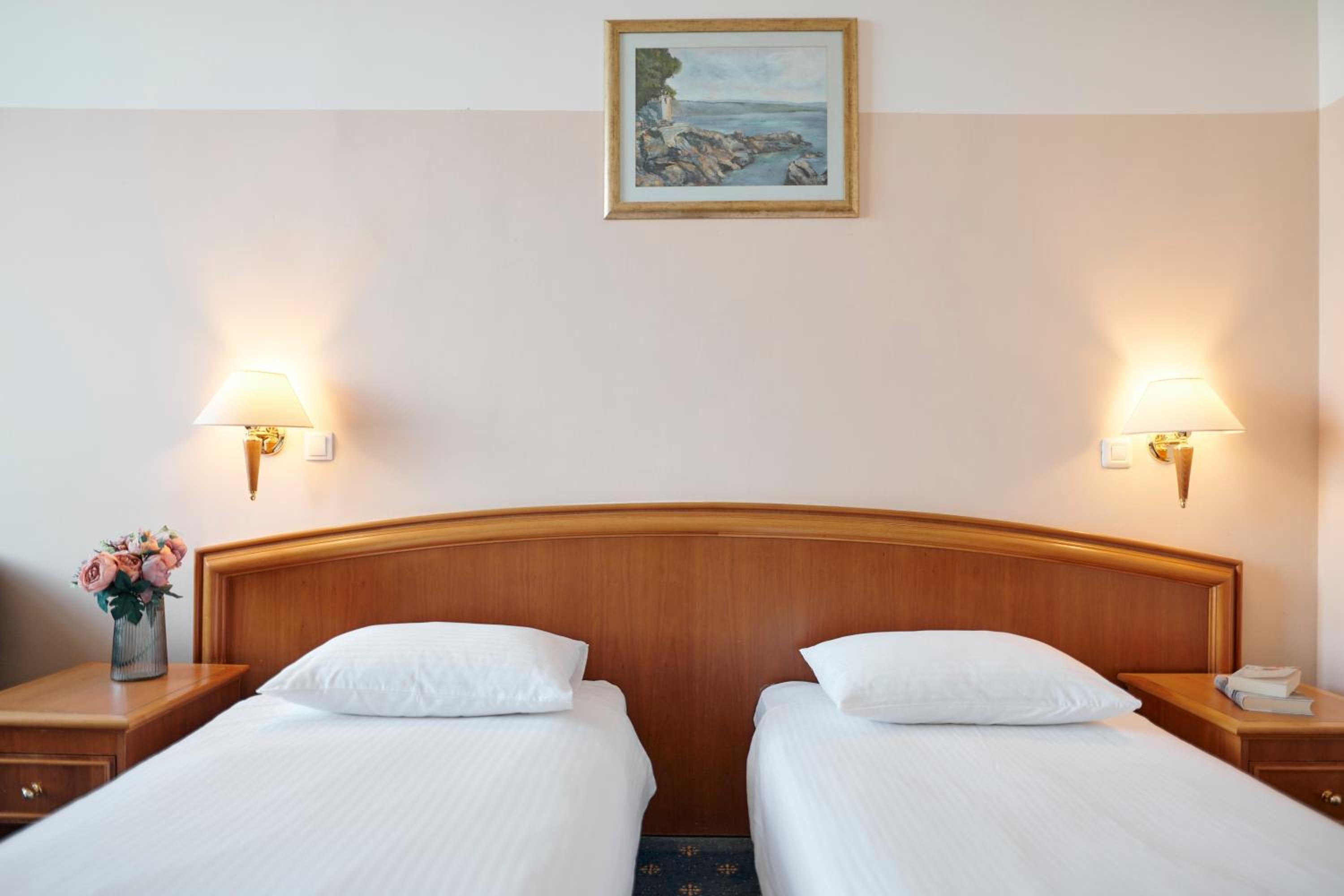 Standard Double or Twin Room with Street View photo 3