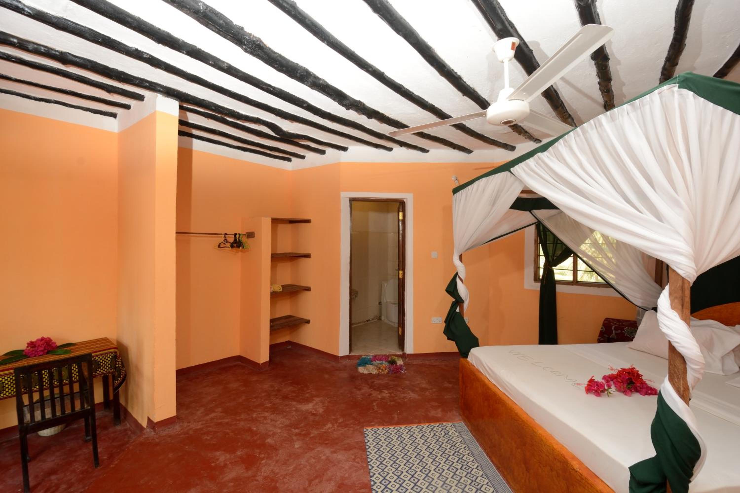 Quadruple Room with Garden View - Photo 3