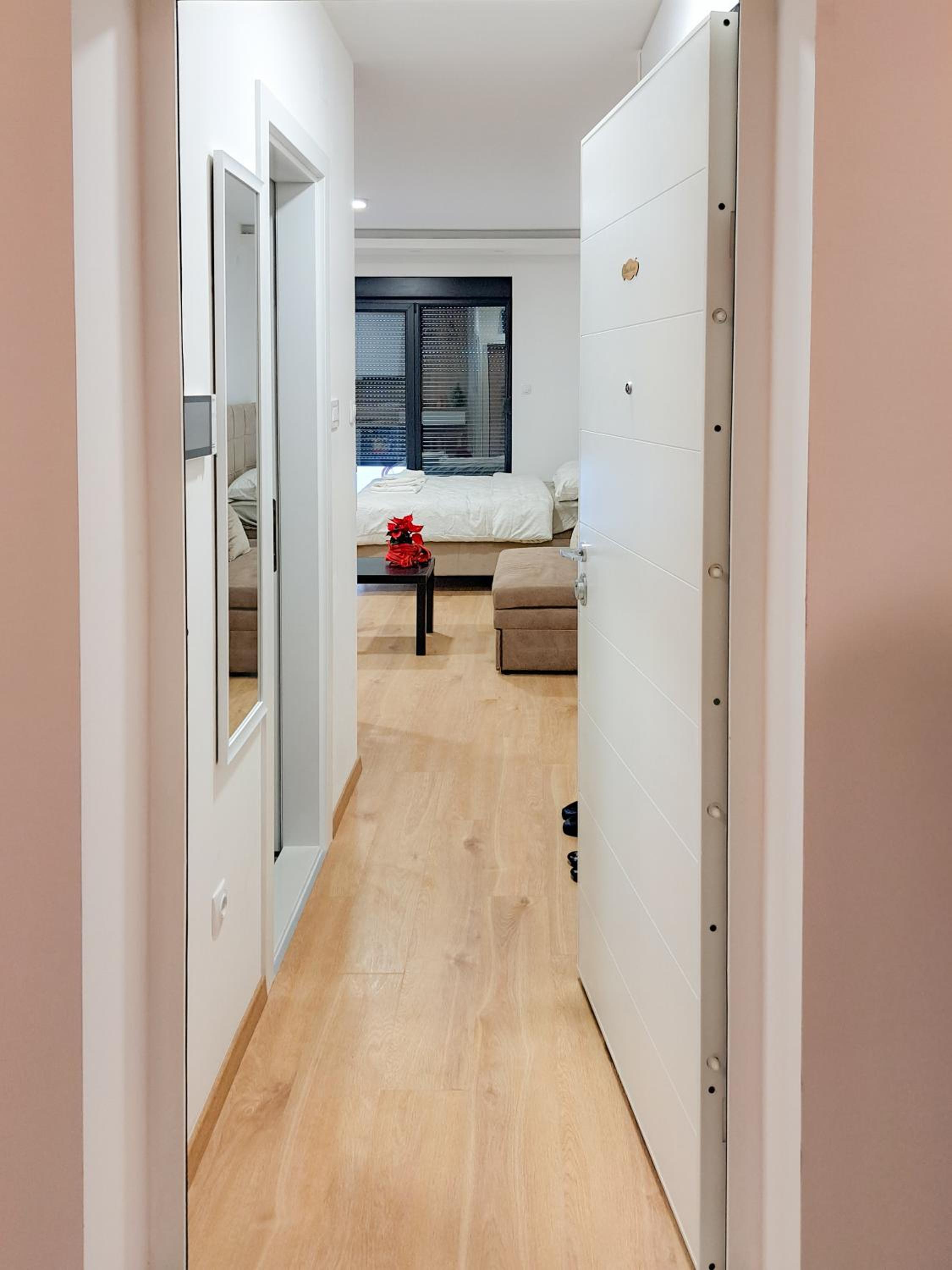 One-Bedroom Apartment photo 2