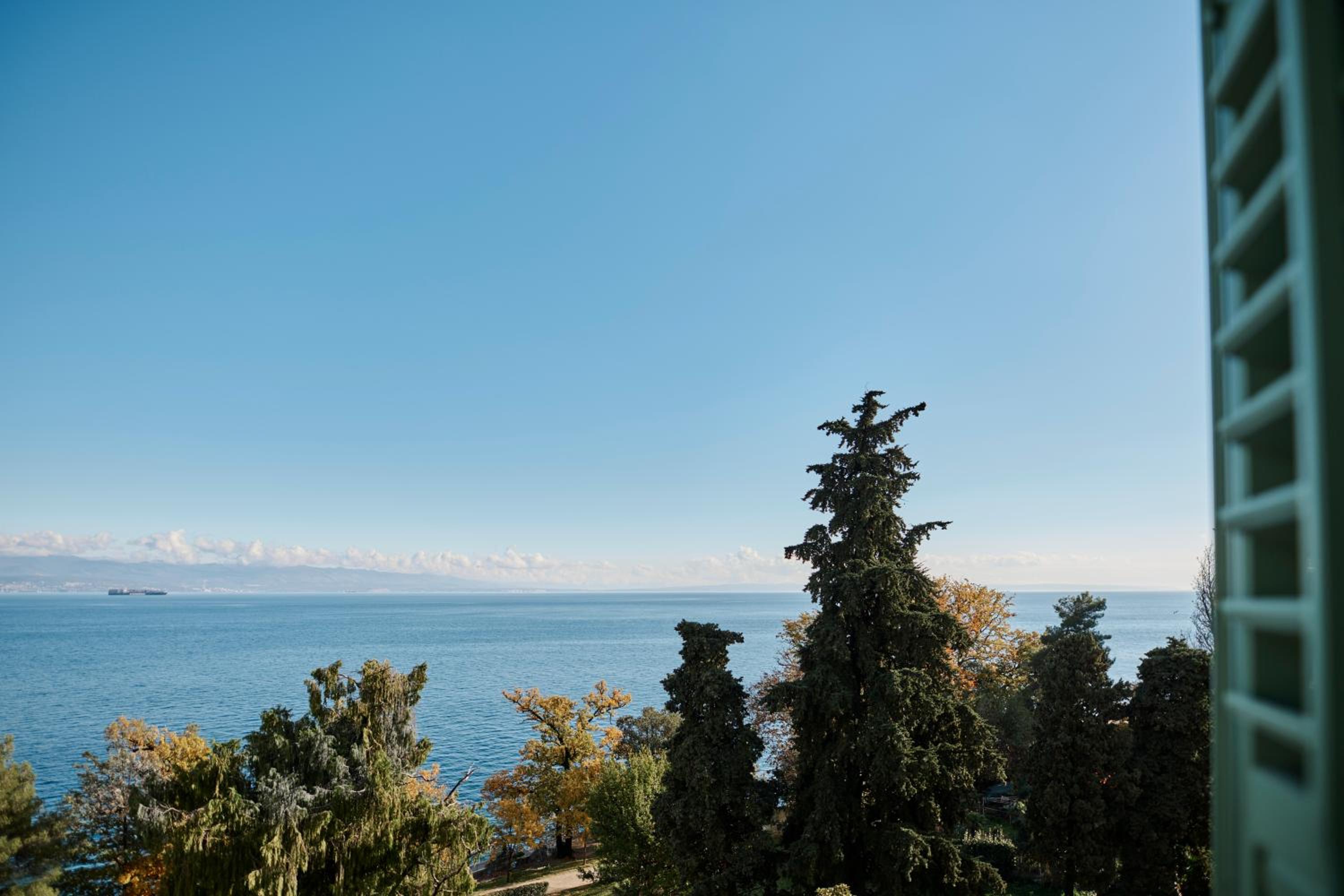 Standard Double or Twin Room with Sea View photo 3