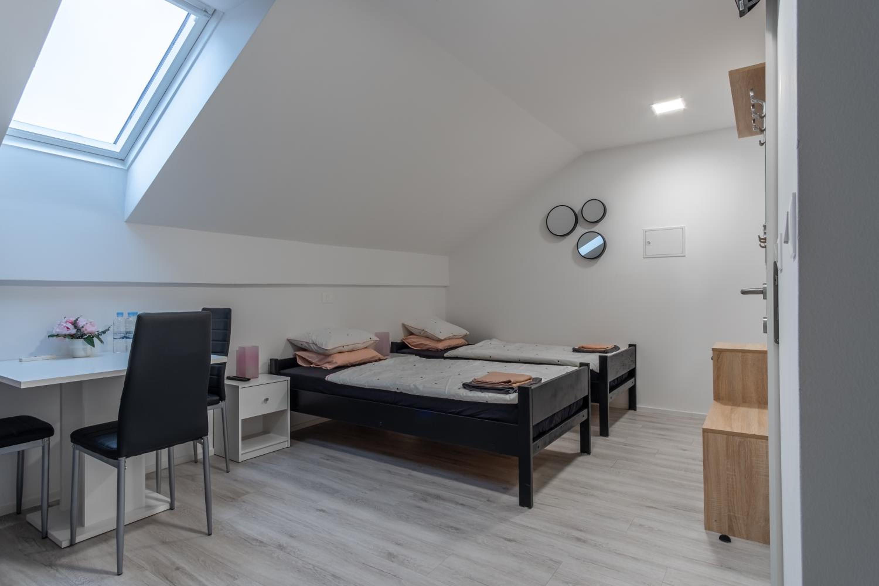 Superior One-Bedroom Apartment
