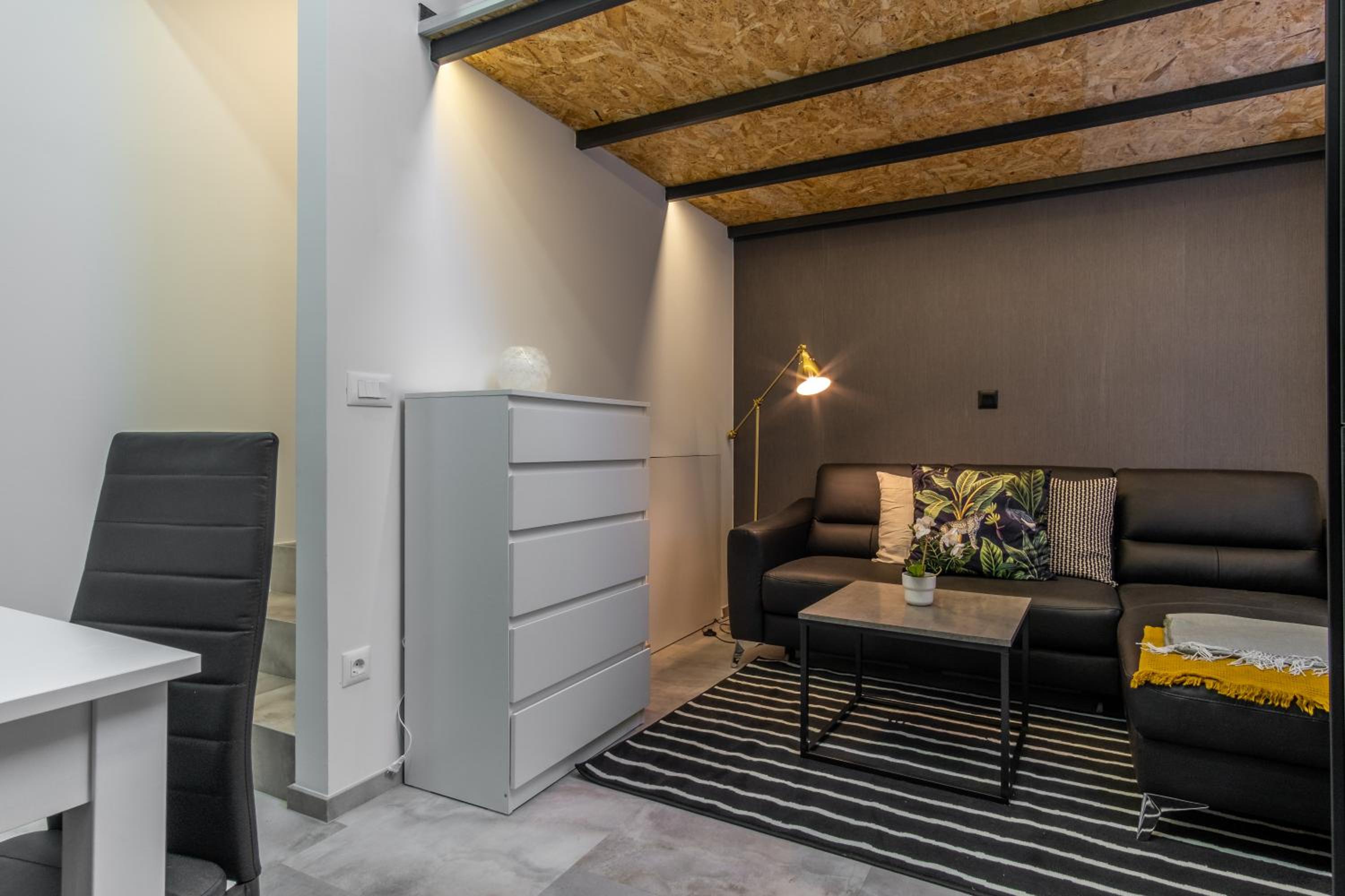 Duplex Apartment - Photo 3