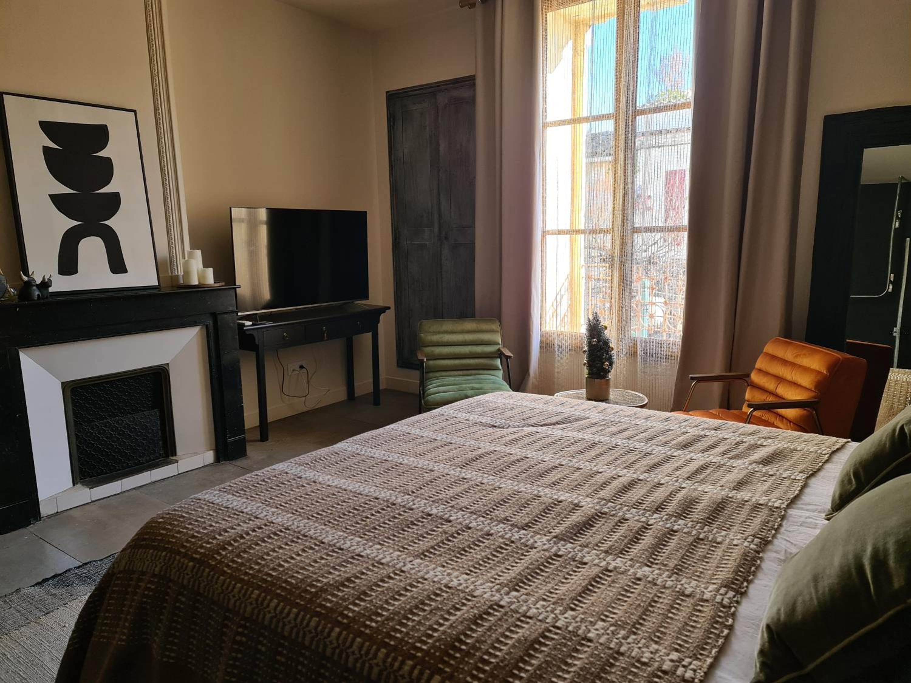 Deluxe Queen Suite - Photo 1