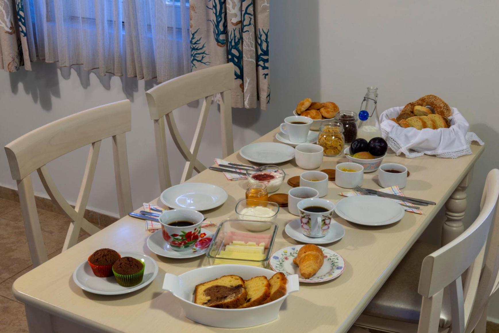 Deluxe King Suite photo 3