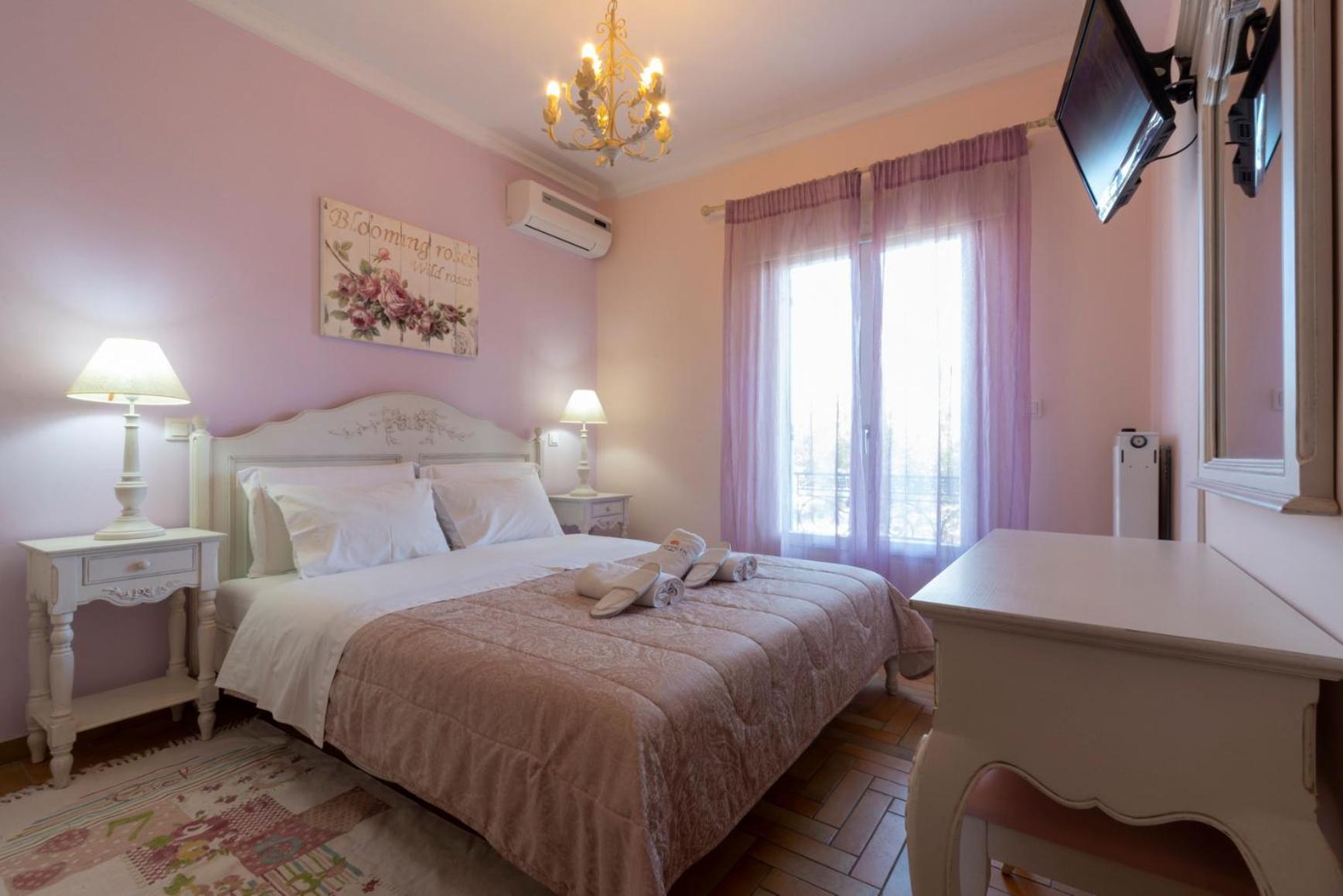 Deluxe King Suite - Photo 3