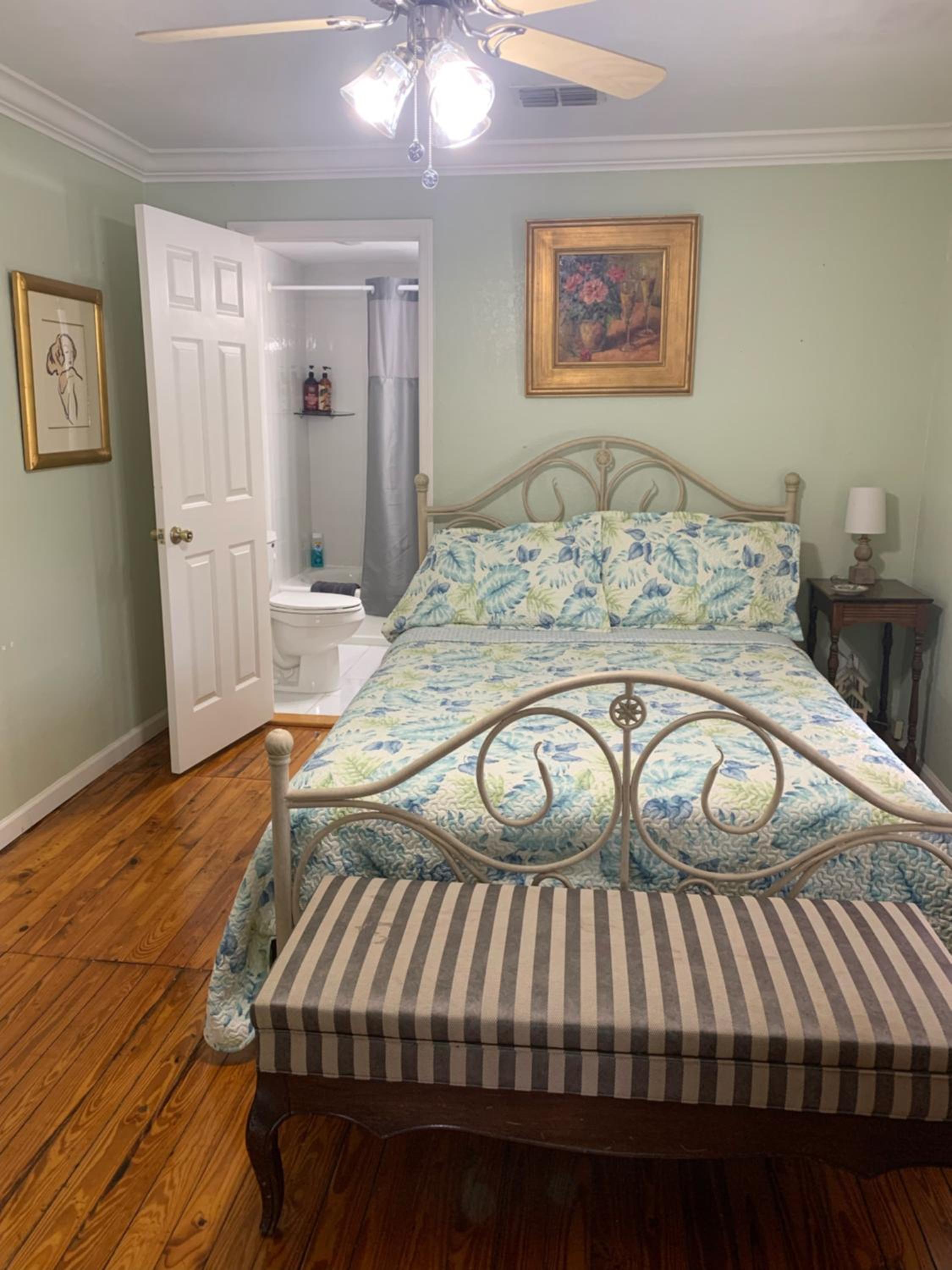 Deluxe Queen Suite photo 1