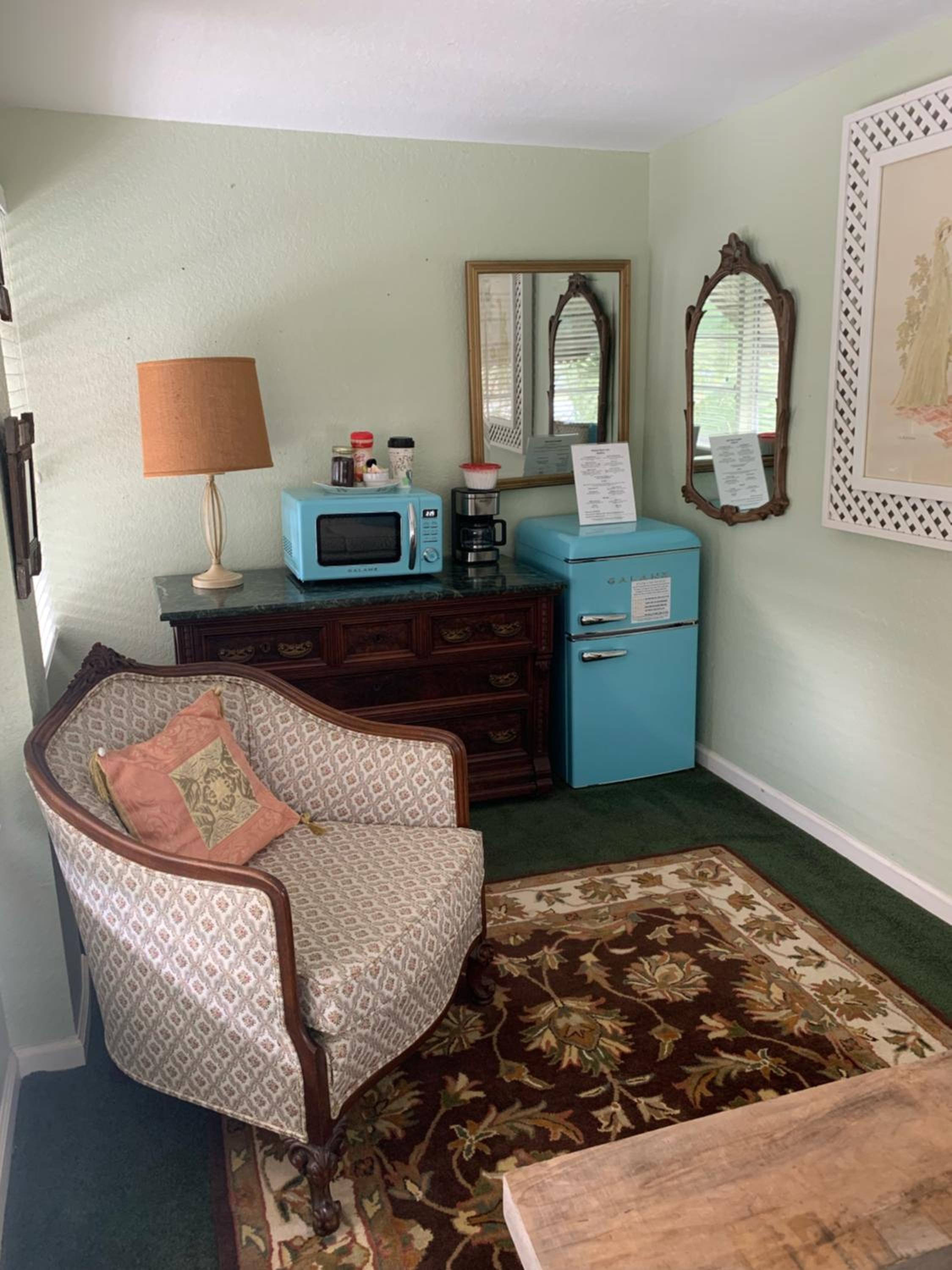 Deluxe Queen Suite photo 3