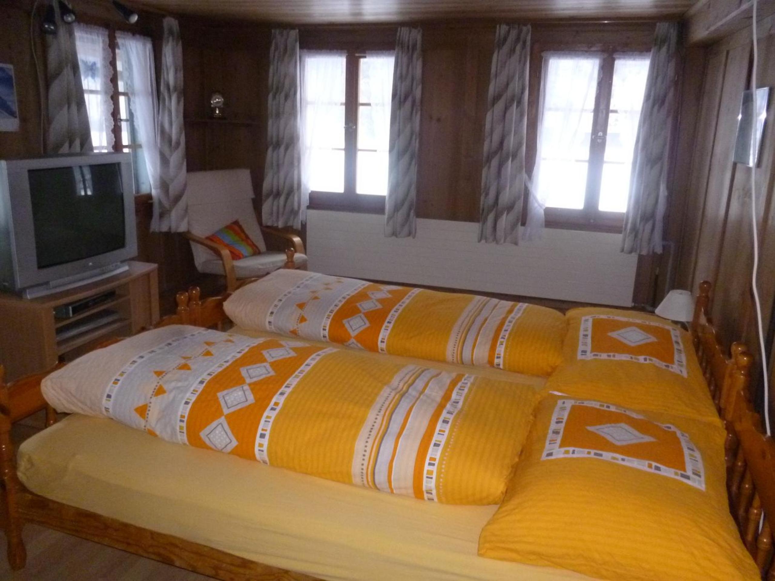 Quadruple Room with Shared Bathroom photo 2
