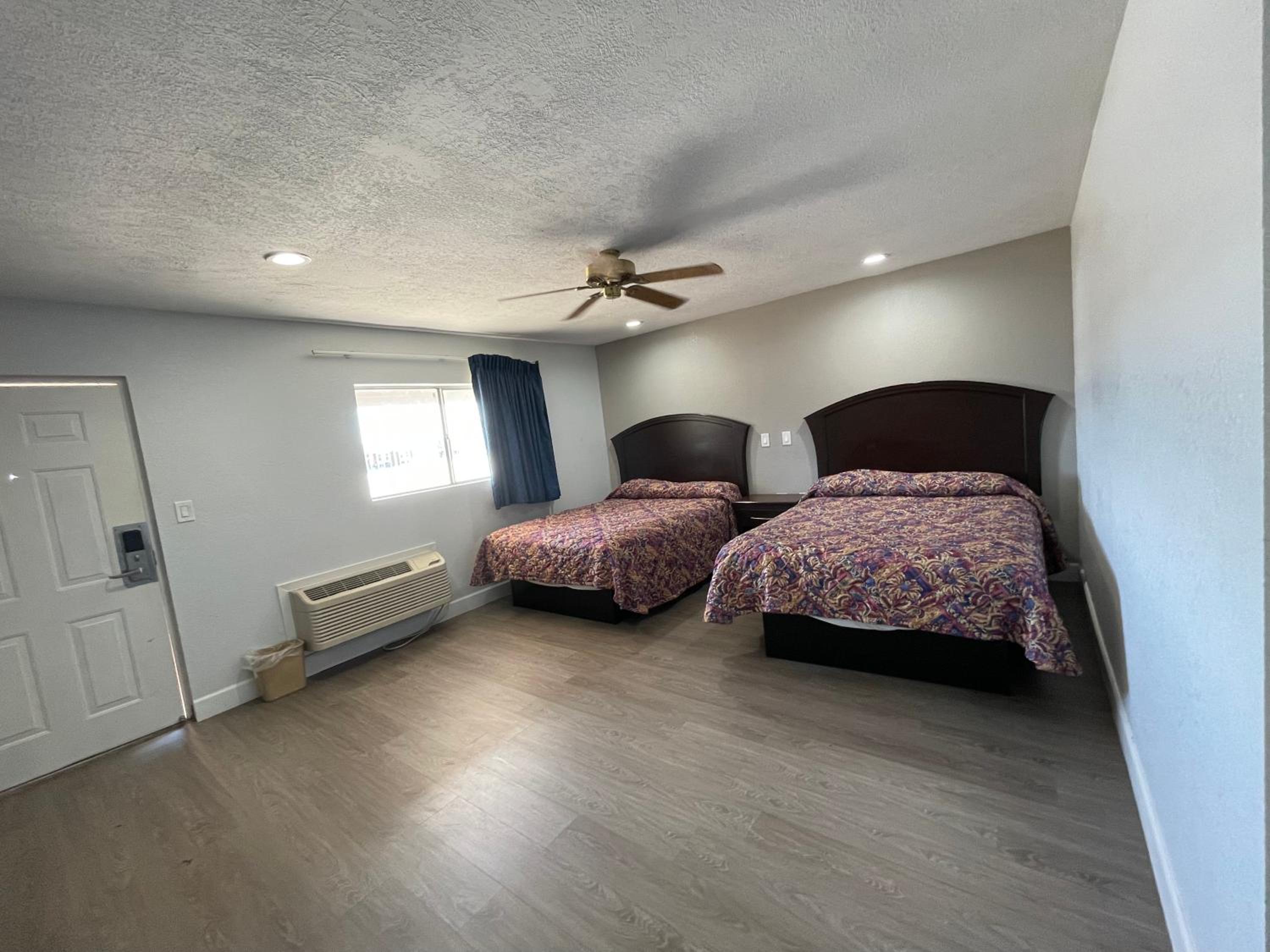Queen Room with Two Queen Beds - Photo 6