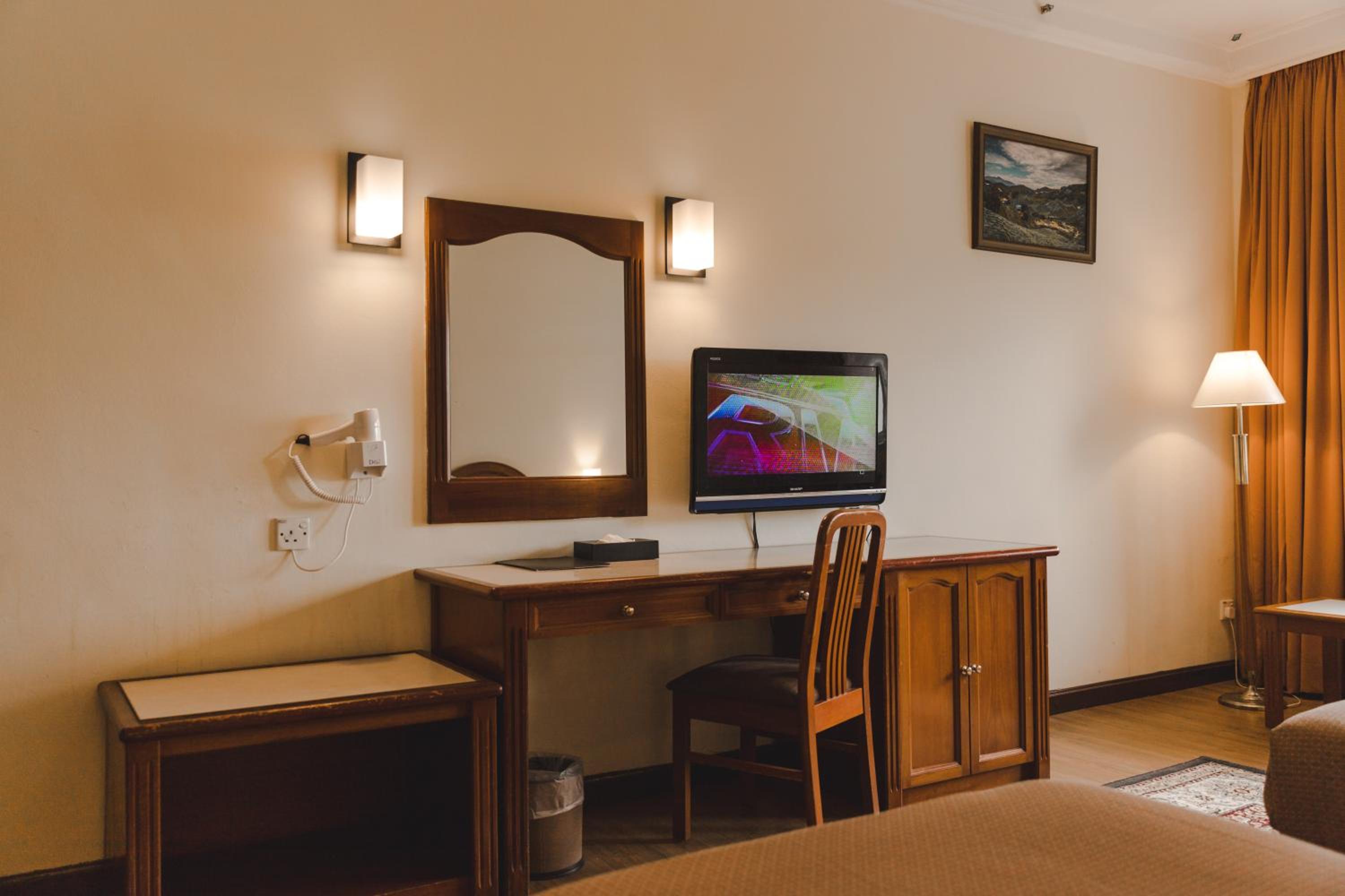 Deluxe King Room - Photo 3