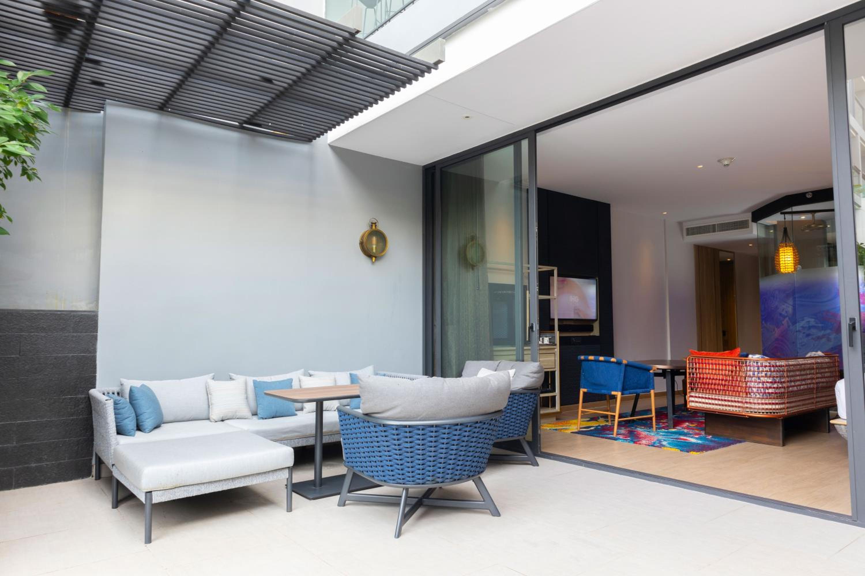 King Suite with Terrace Access and Garden View photo 3