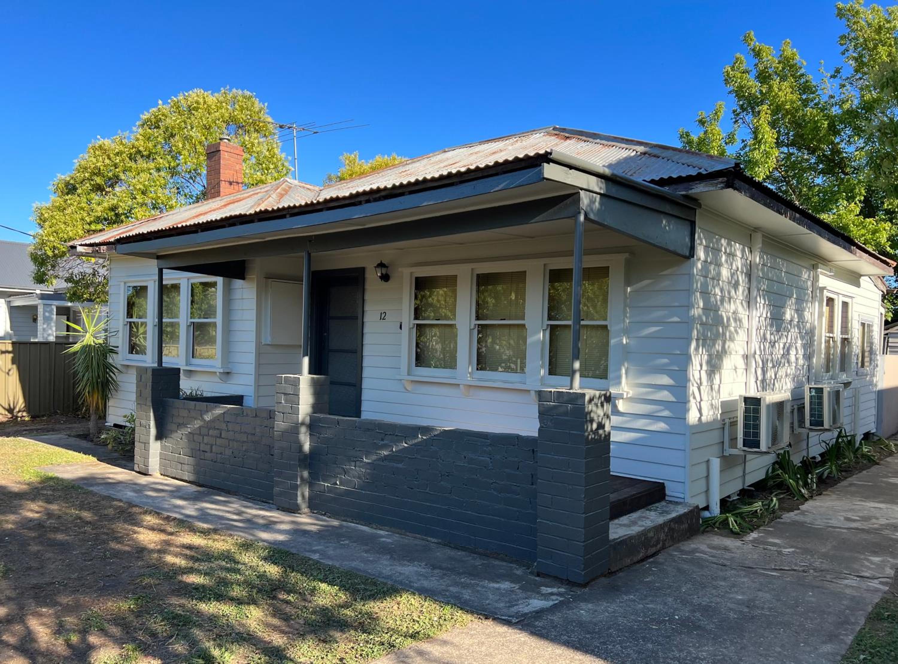 Three-Bedroom House photo 2