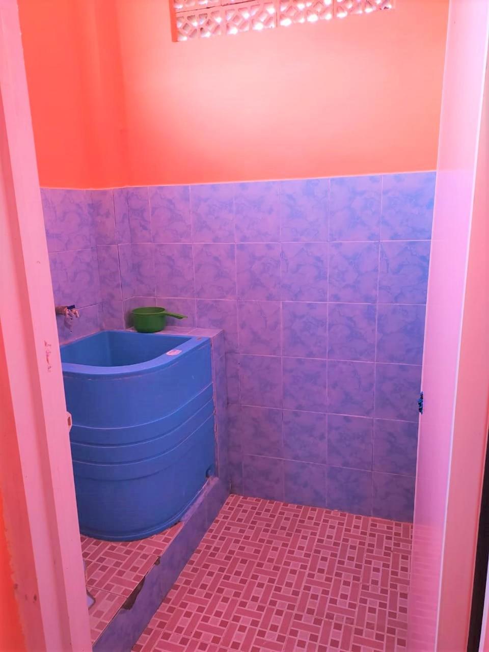 Standard Twin Room with Shared Bathroom photo 3