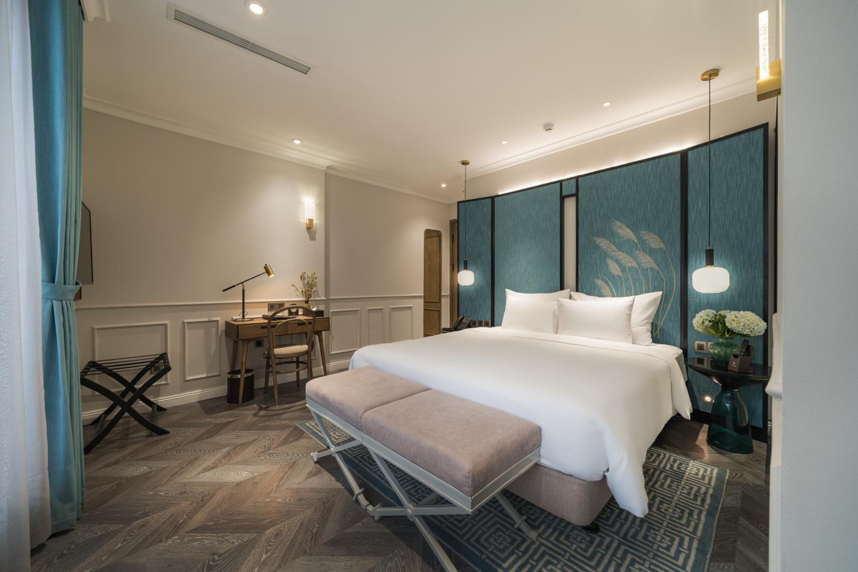 Junior Suite with Balcony photo 2
