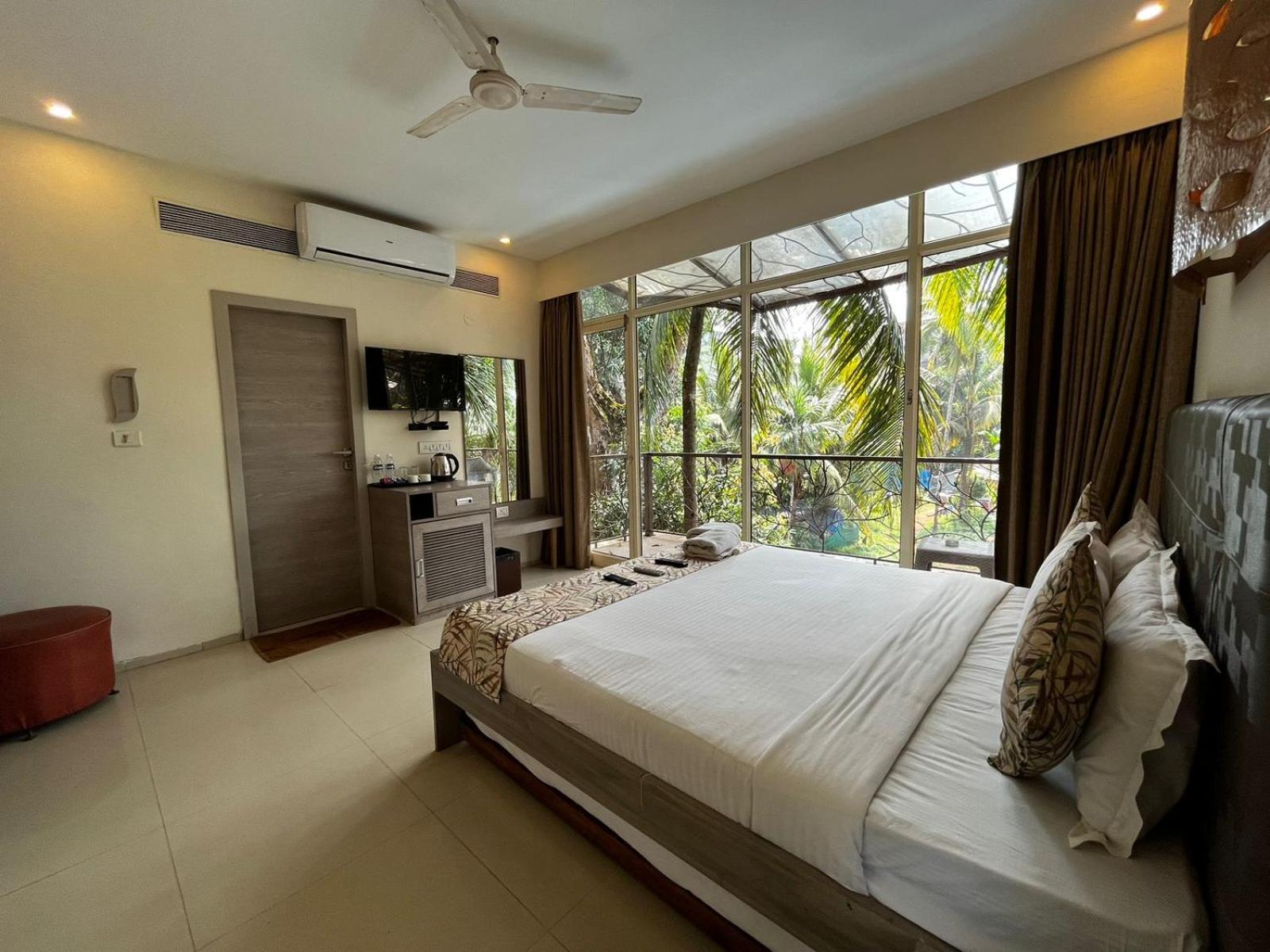 Deluxe Room - Photo 3