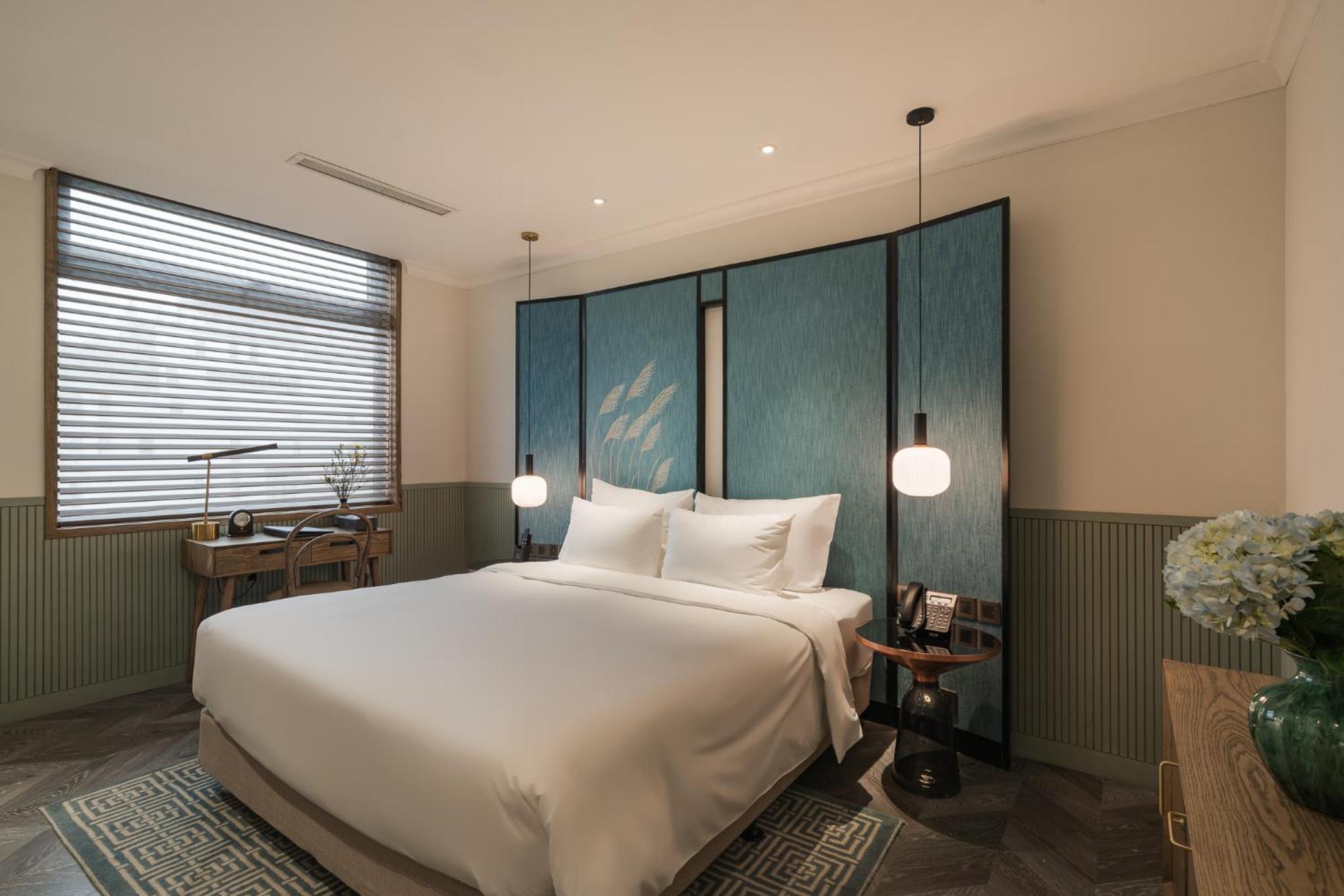 Deluxe King Room photo 1