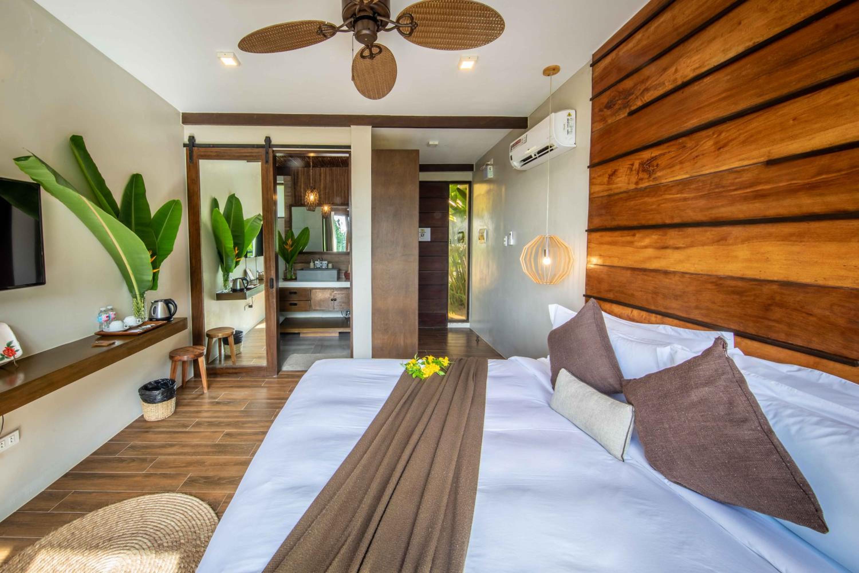Deluxe Bungalow with Sea View - Photo 1