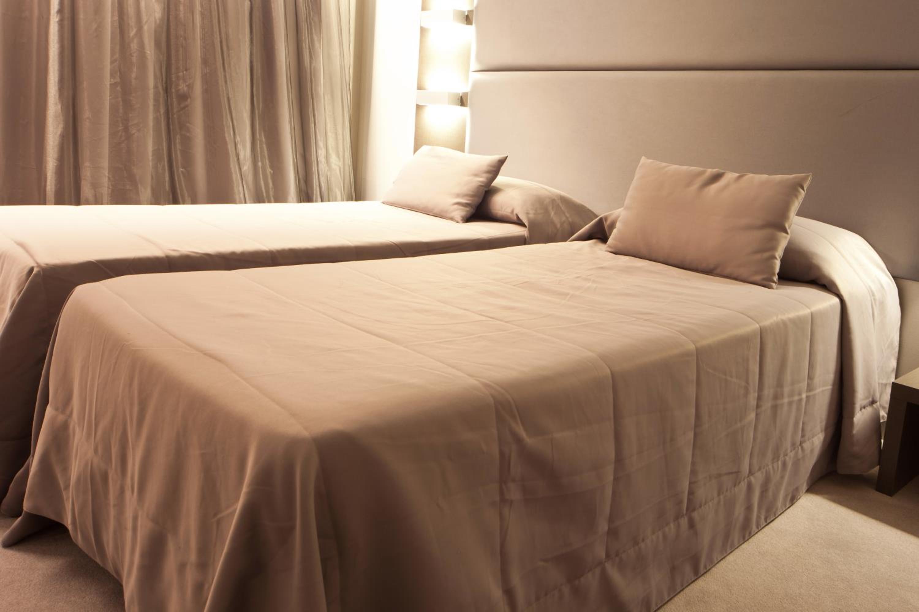 Twin Room - Photo 4