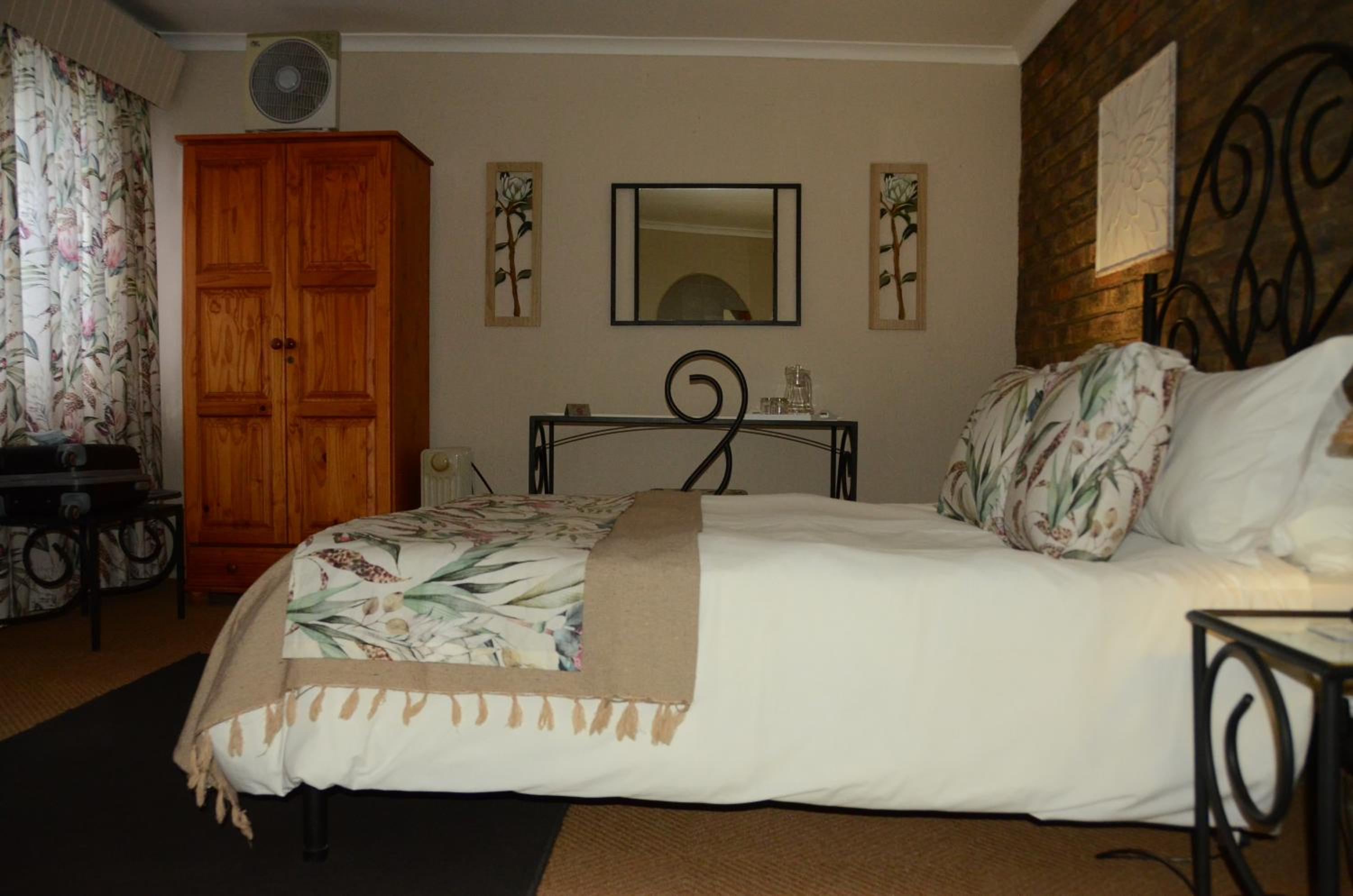 Budget Double Room photo 3